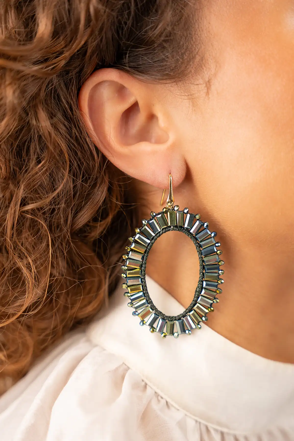 Metallic groene oorbellen Naomi ovaal L