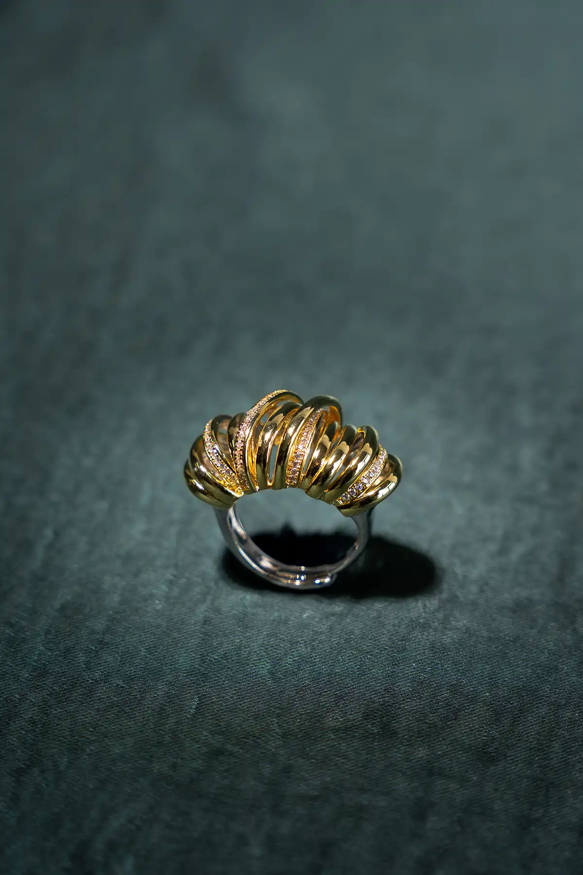 Classic Ring Croissant Stones lott-theme.productDescriptionPage.SEO.byTheBrand