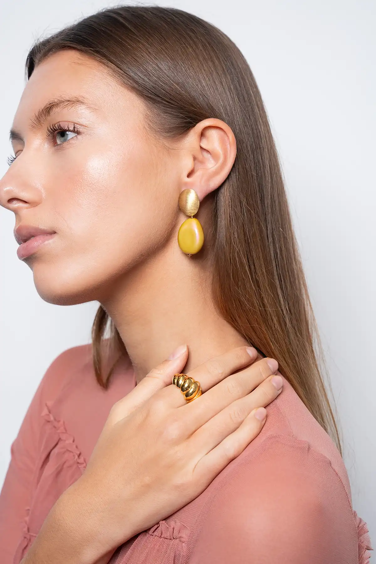 Metallic Mustard Oorbellen Amber Squeezed Drop