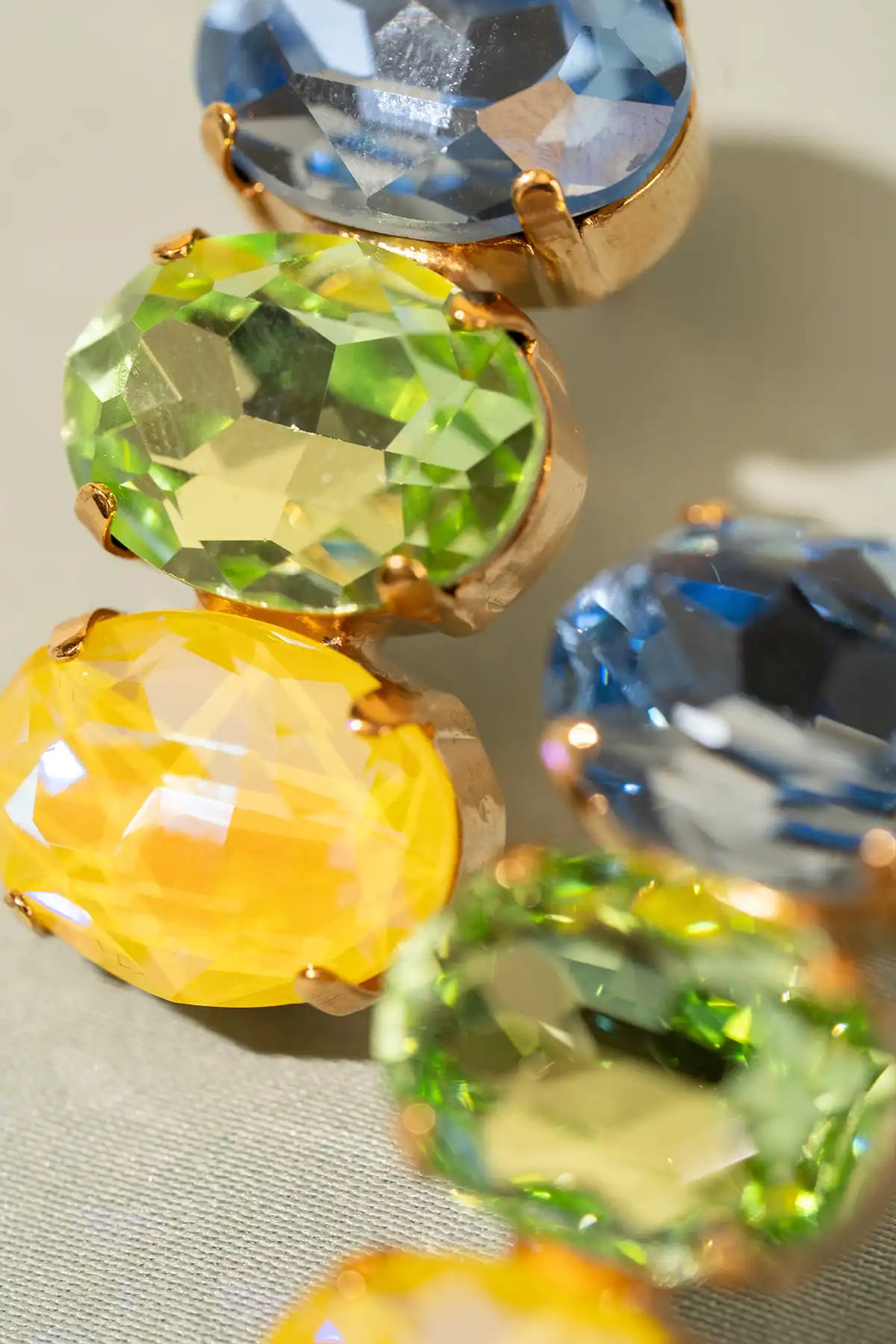 Multi Mix Oorbellen Gracia Vertical Oval Three Stoneslott-theme.productDescriptionPage.SEO.byTheBrand