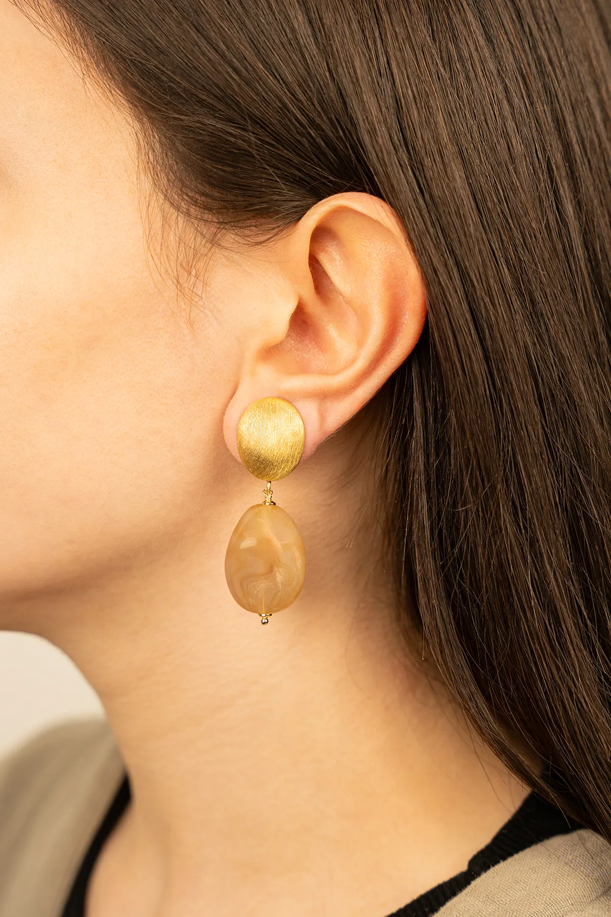 Naturel Mix Oorbellen Amber Squeezed Drop Cliplott-theme.productDescriptionPage.SEO.byTheBrand