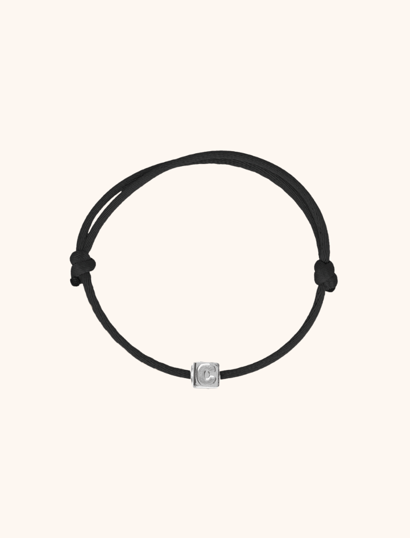Silbernes Würfelarmband mit Initialen