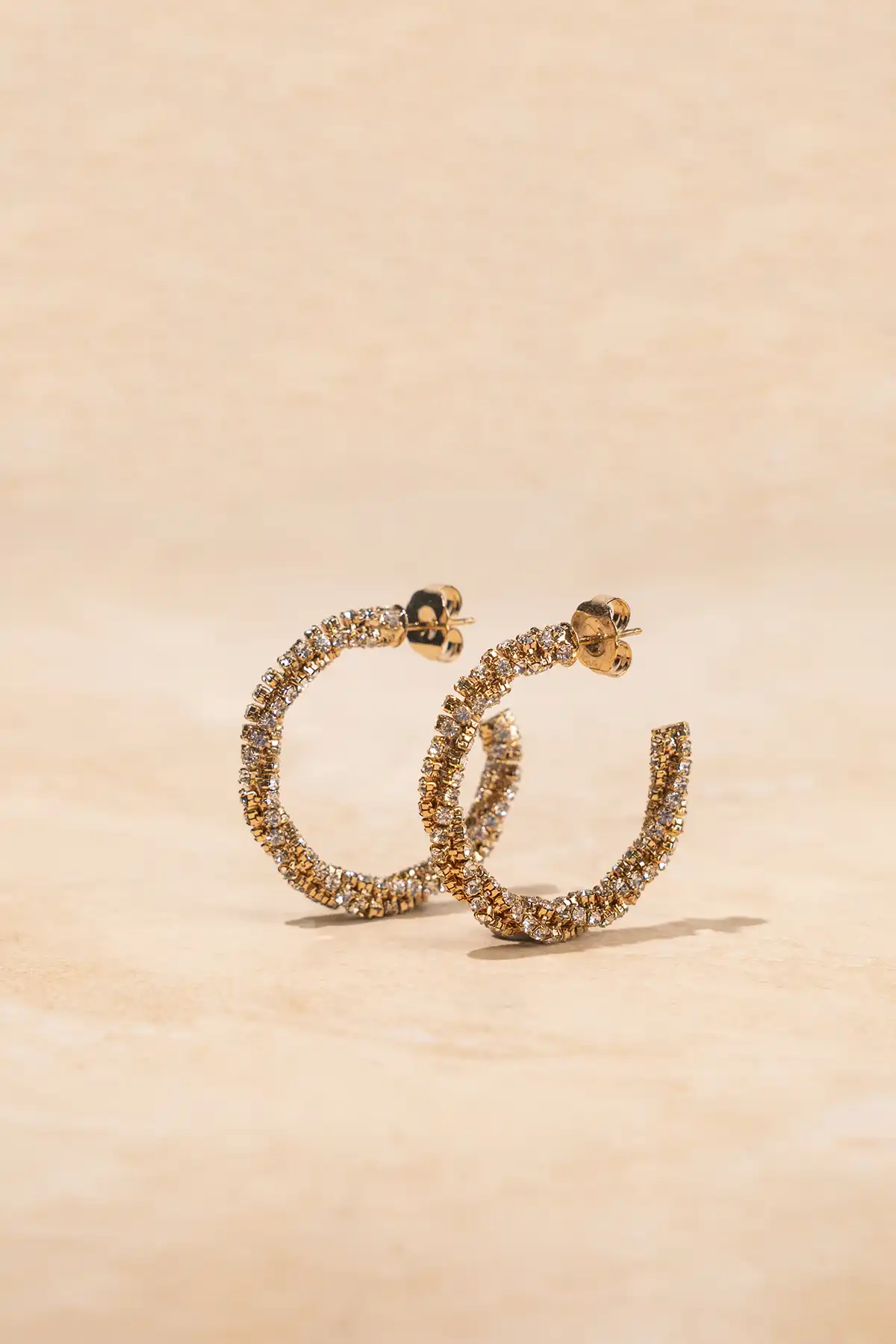 Gold/Crystal Oorbellen Stevie Twisted Tennis Creool Mlott-theme.productDescriptionPage.SEO.byTheBrand