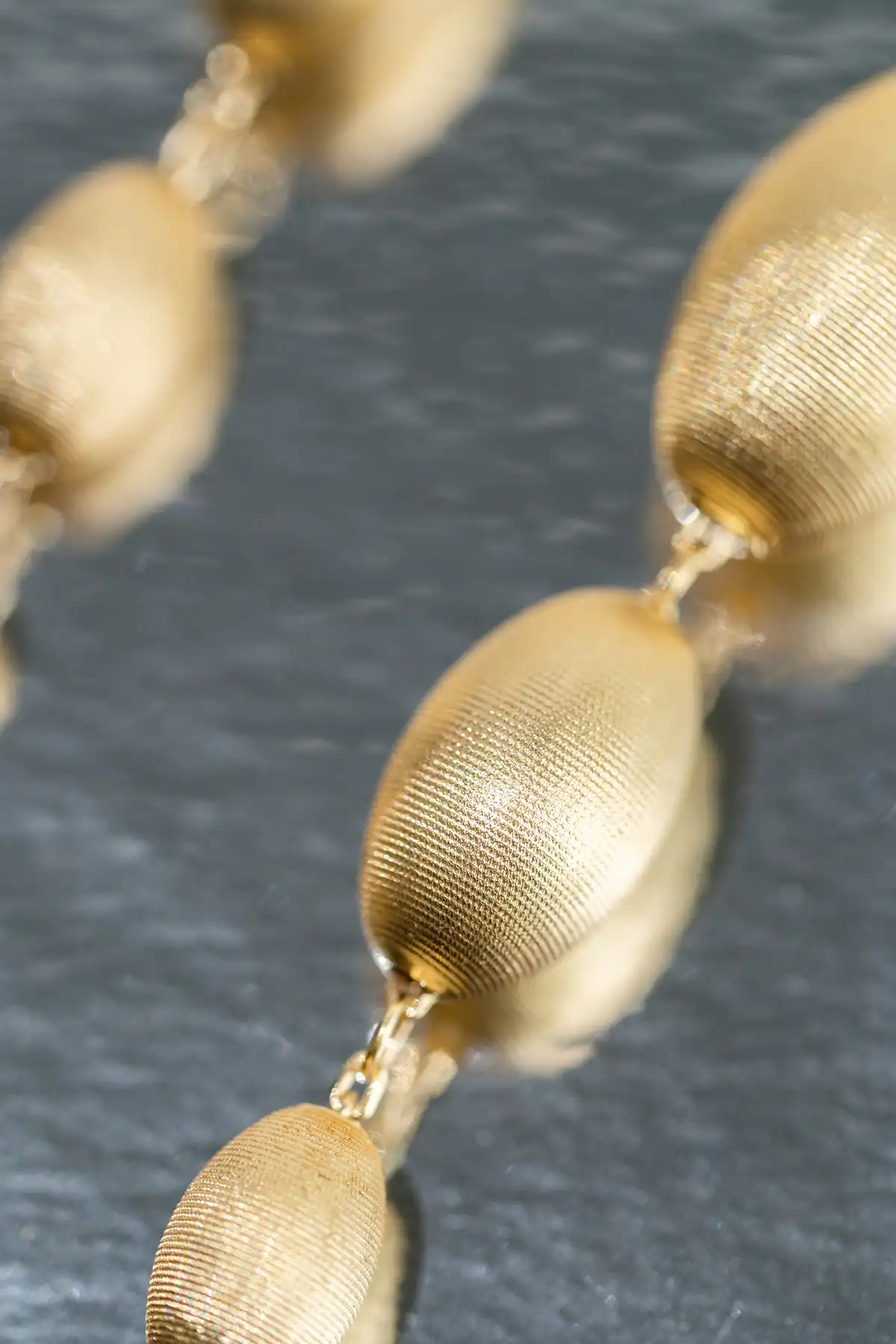 Goldene Ohrringe Wasserfall aus Steinen  lott-theme.productDescriptionPage.SEO.byTheBrand