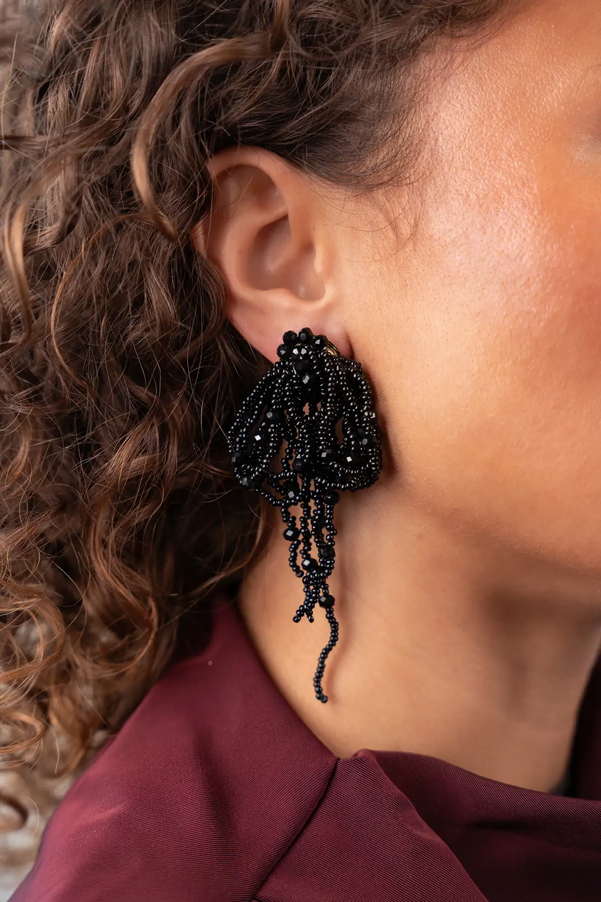 Zwarte Oorbellen Glassbead Bow Julienne