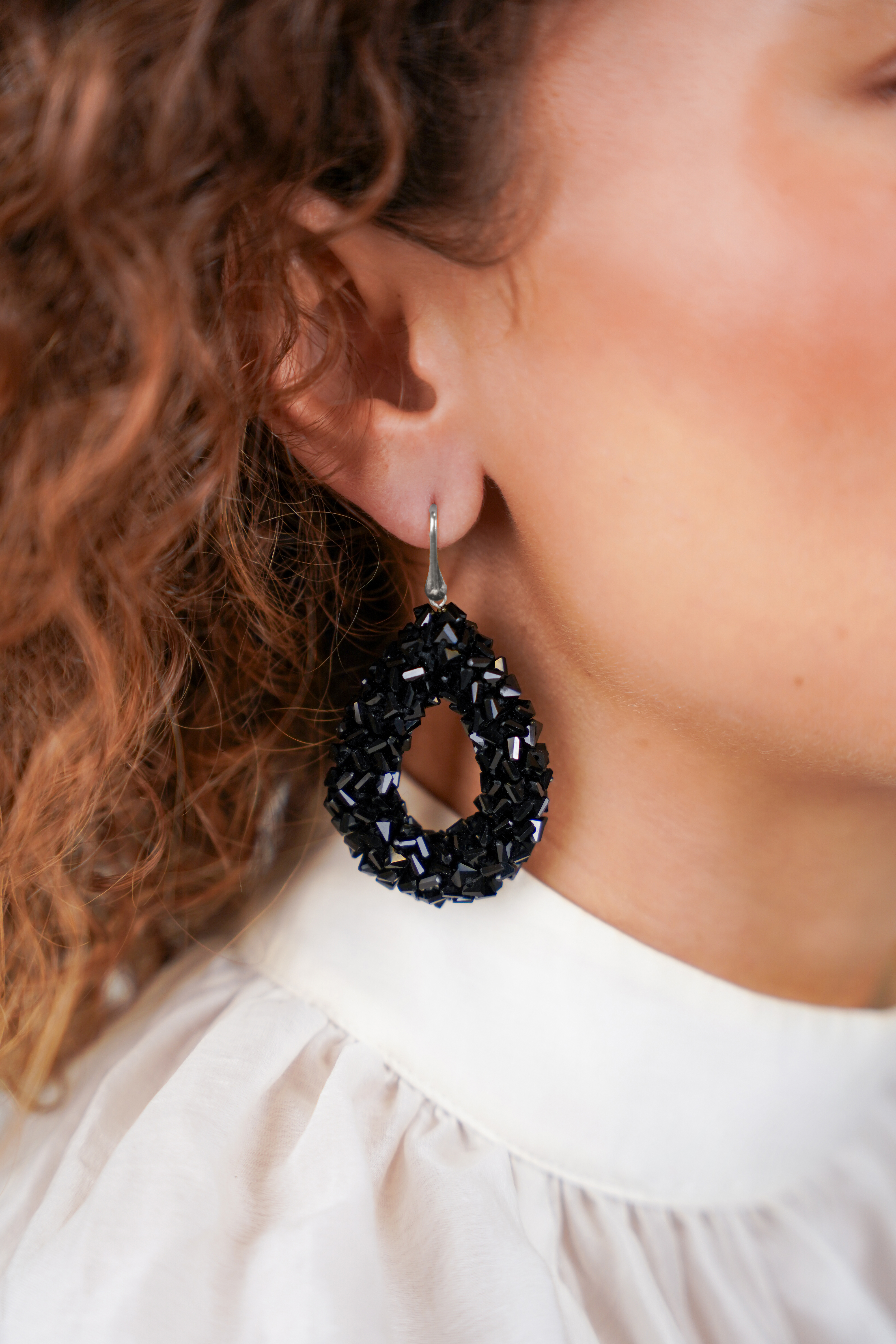Zwarte Oorbellen Marieke Drop L Rawlott-theme.productDescriptionPage.SEO.byTheBrand