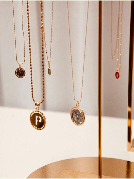 Initial Medaillon Pendantlott-theme.productDescriptionPage.SEO.byTheBrand