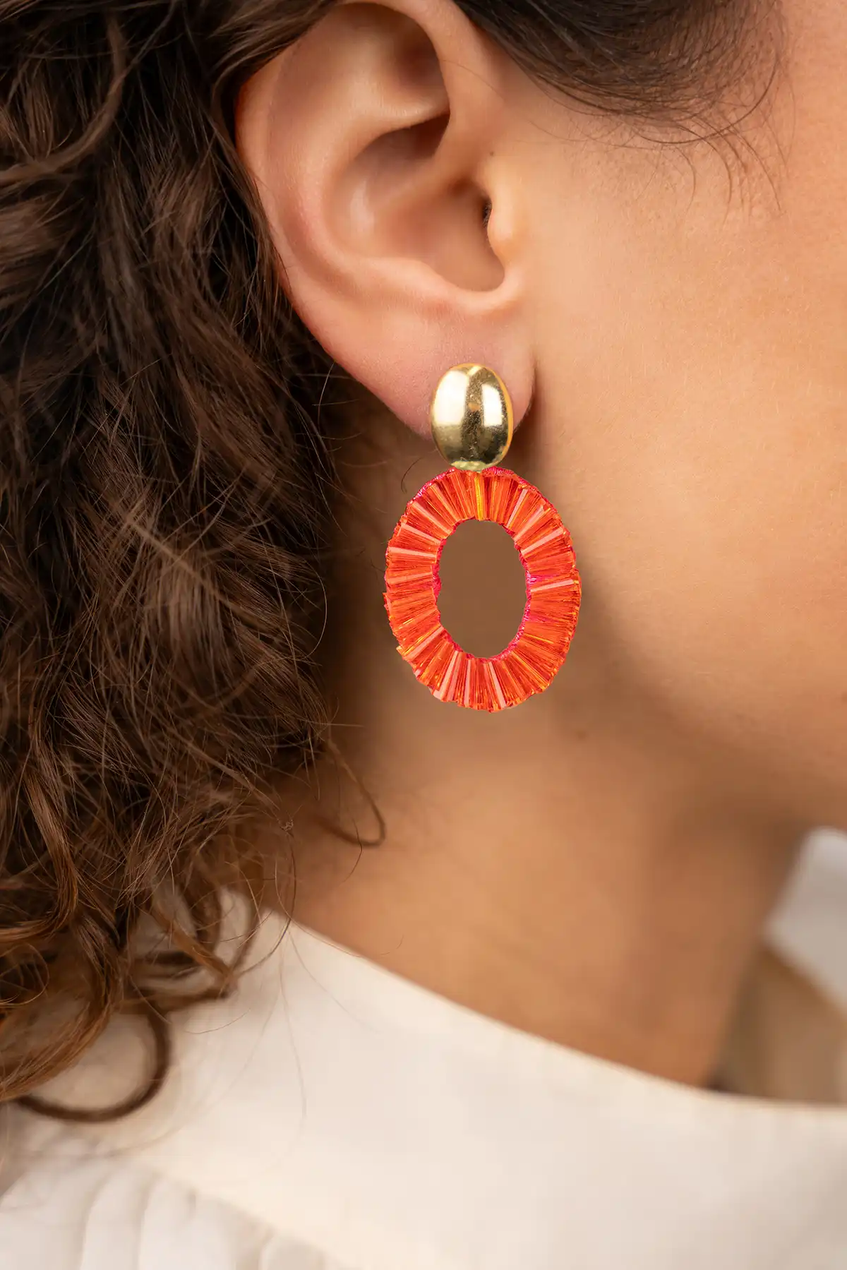 Oranje oorbellen Danee ovaal tube lionlott-theme.productDescriptionPage.SEO.byTheBrand