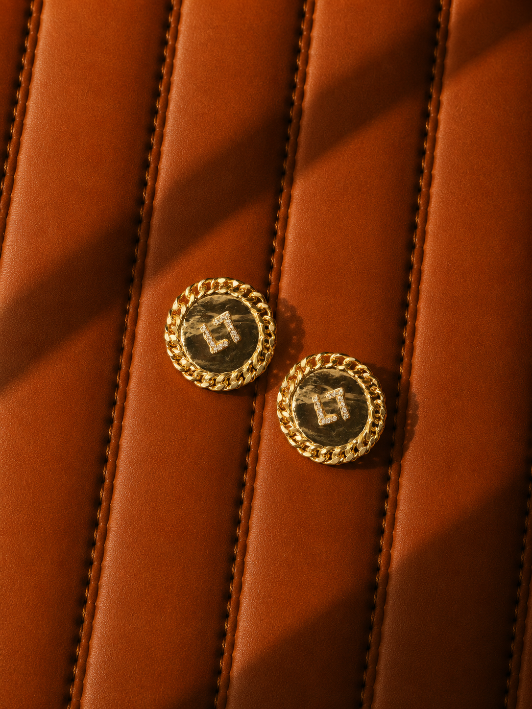 Classic Broche Logo L