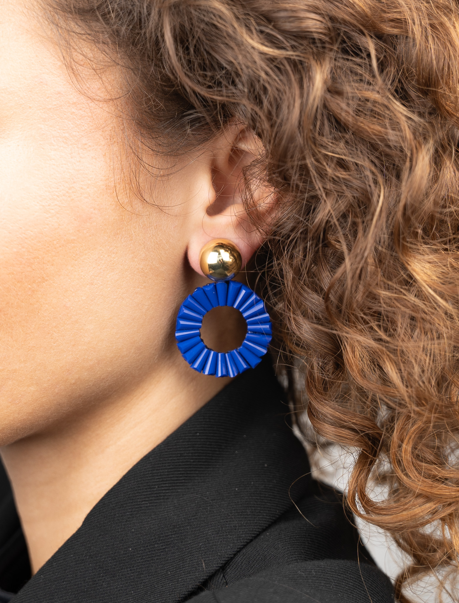Blauwe Oorbellen Open Circle Daneelott-theme.productDescriptionPage.SEO.byTheBrand