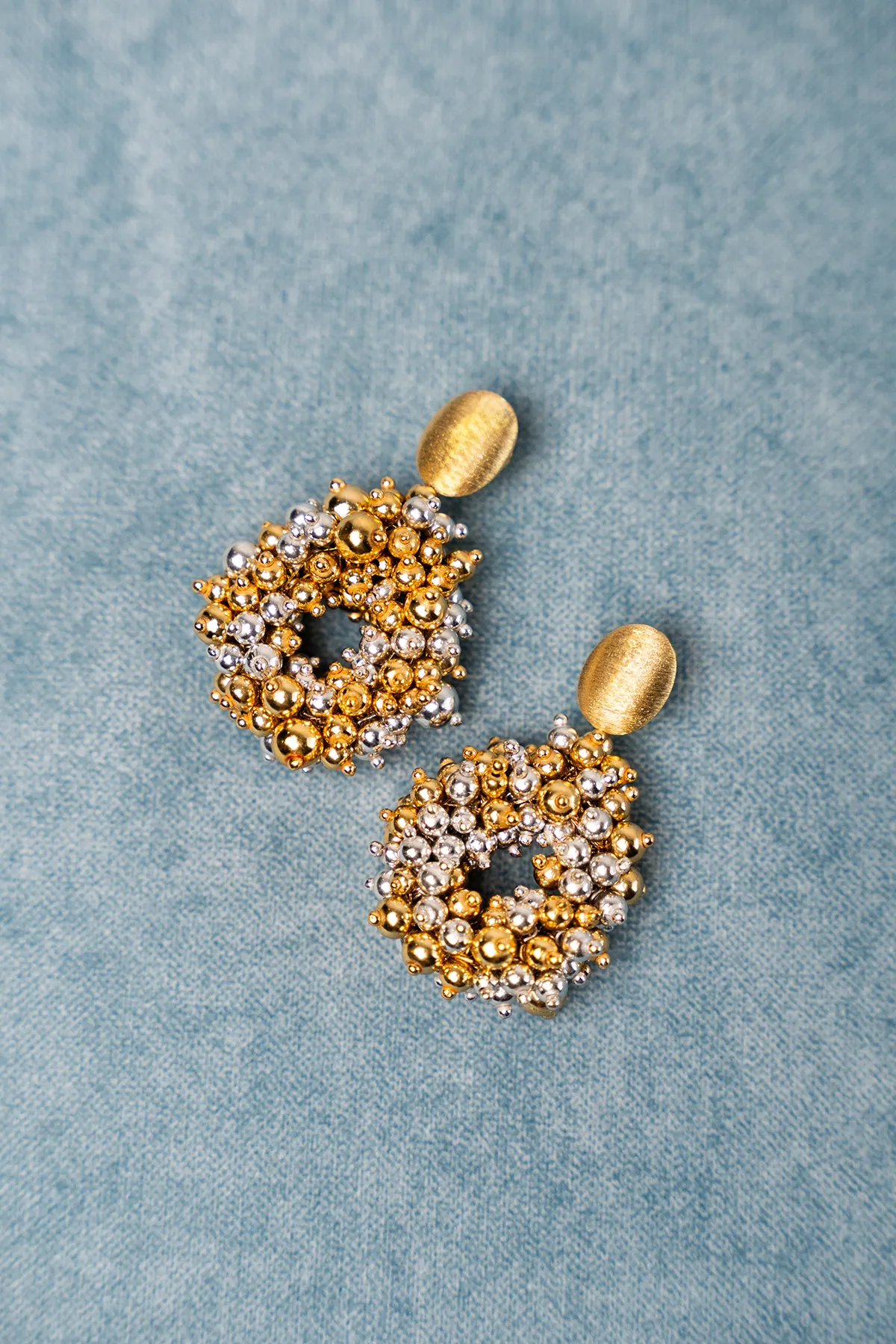 Goudkleurige Oorbellen Louise Irregular Double Stones Drop Llott-theme.productDescriptionPage.SEO.byTheBrand Goudkleurige Oorbellen Louise Irregular Double Stones Drop Llott-theme.productDescriptionPage.SEO.byTheBrand