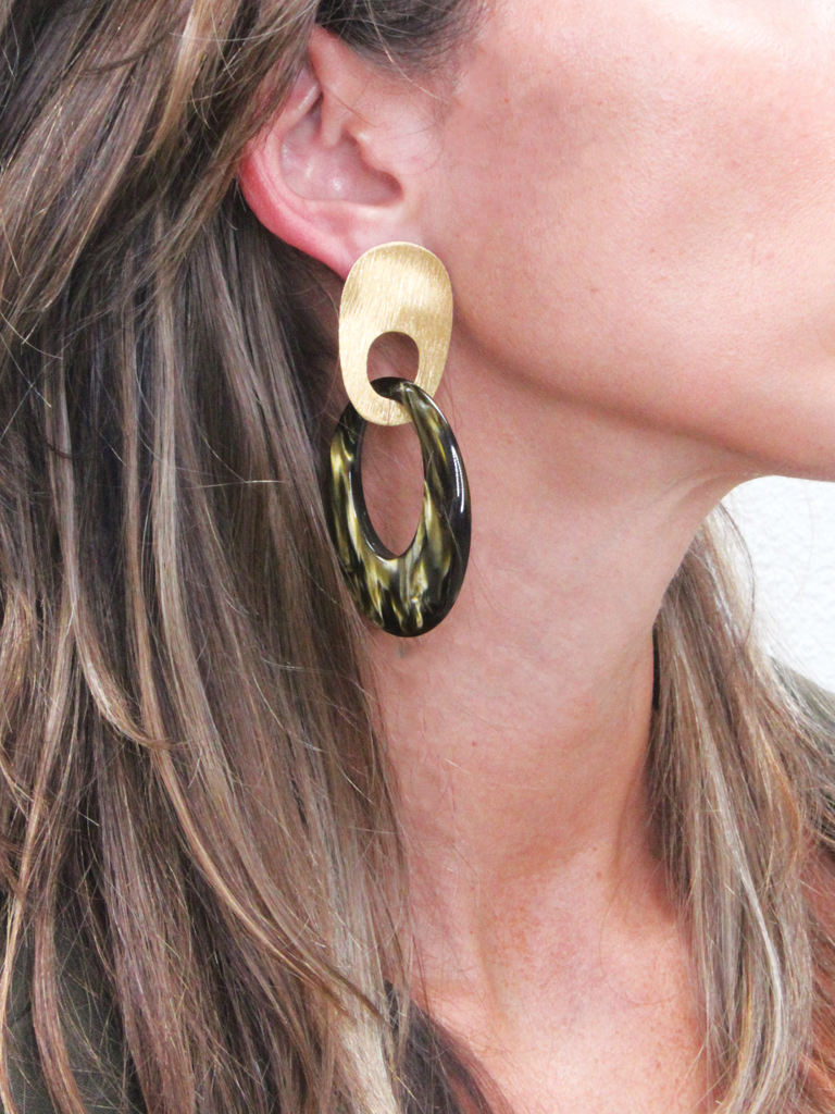 Groene Oorbellen Nemea Teardrop L Asymmetrischlott-theme.productDescriptionPage.SEO.byTheBrand