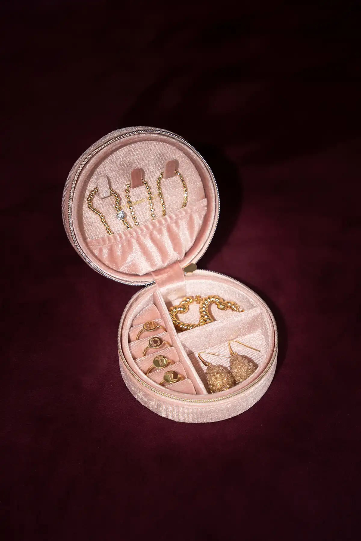 Roze Velvet Sieradenbox Rondlott-theme.productDescriptionPage.SEO.byTheBrand