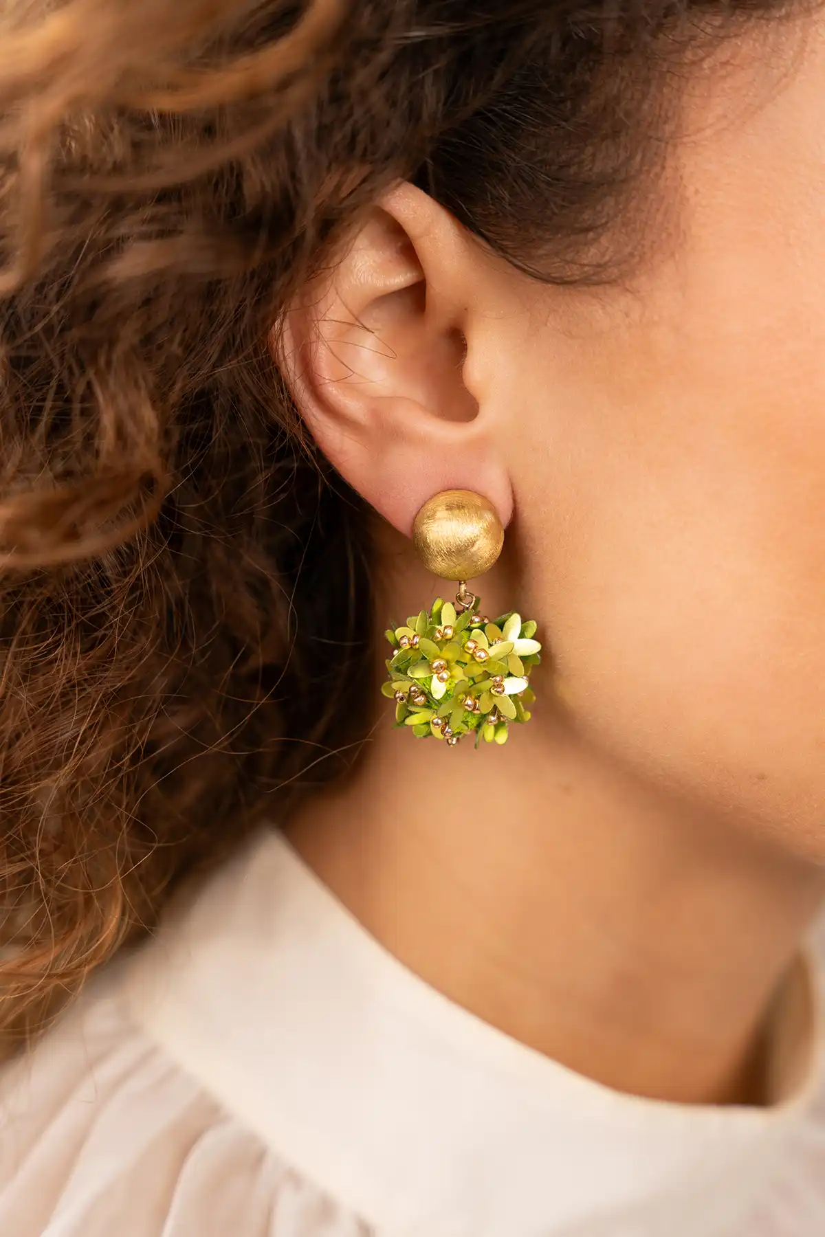 Lime oorbellen Daisy globe S cliplott-theme.productDescriptionPage.SEO.byTheBrand