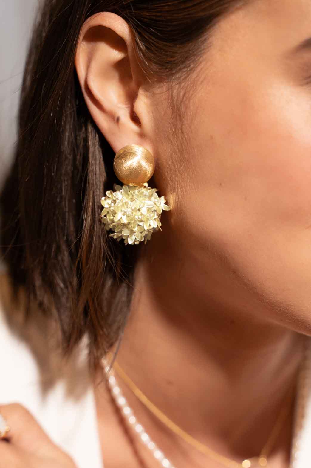 Champagne Earrings Daisy Globe M Flower