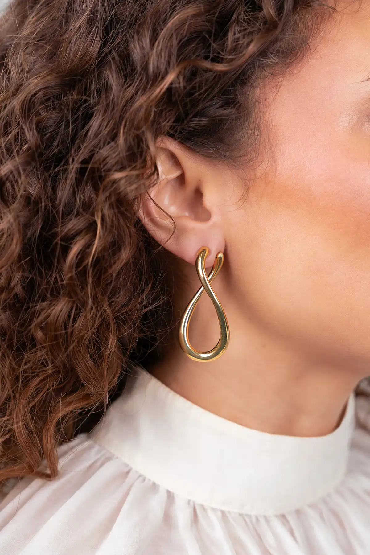 Gouden Oorbellen Twisted Loop M Bridget