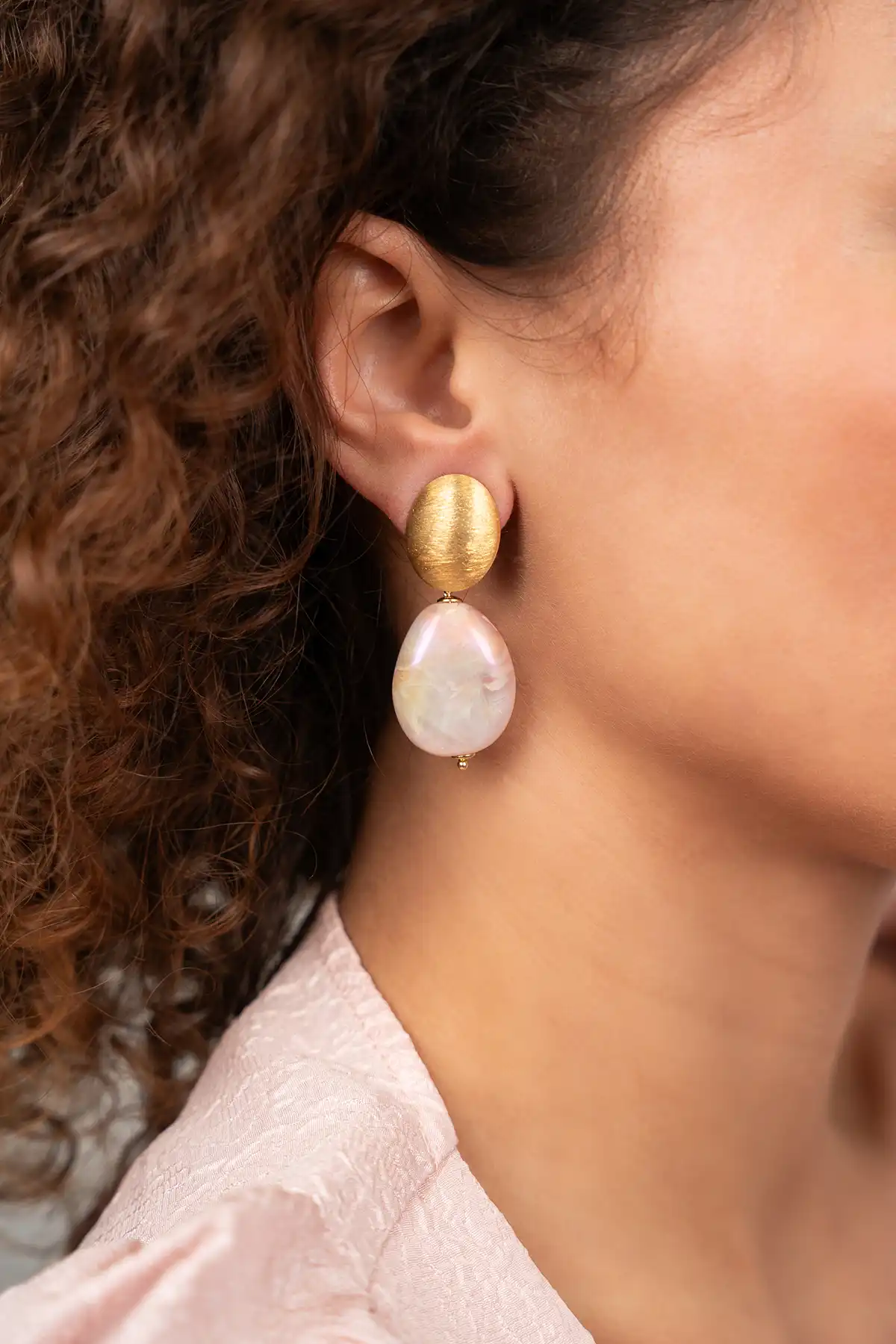 Holo Ivory Oorbellen Amber Squeezed Droplott-theme.productDescriptionPage.SEO.byTheBrand