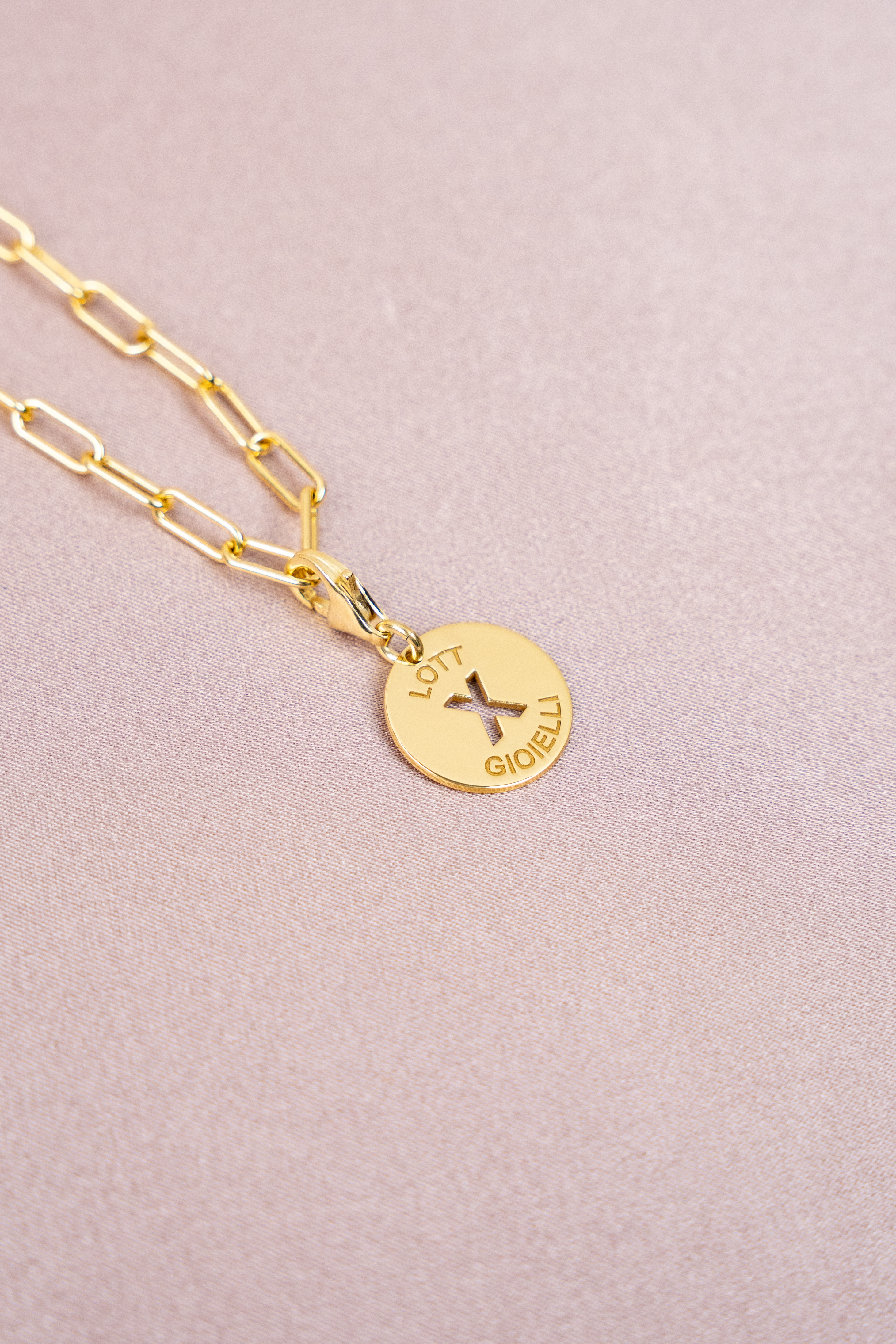 Custom Initial - Pendant Slott-theme.productDescriptionPage.SEO.byTheBrand