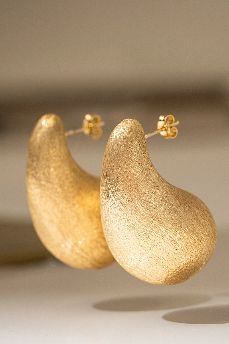 Tropfenformige Ohrringe geburstetes Gold L