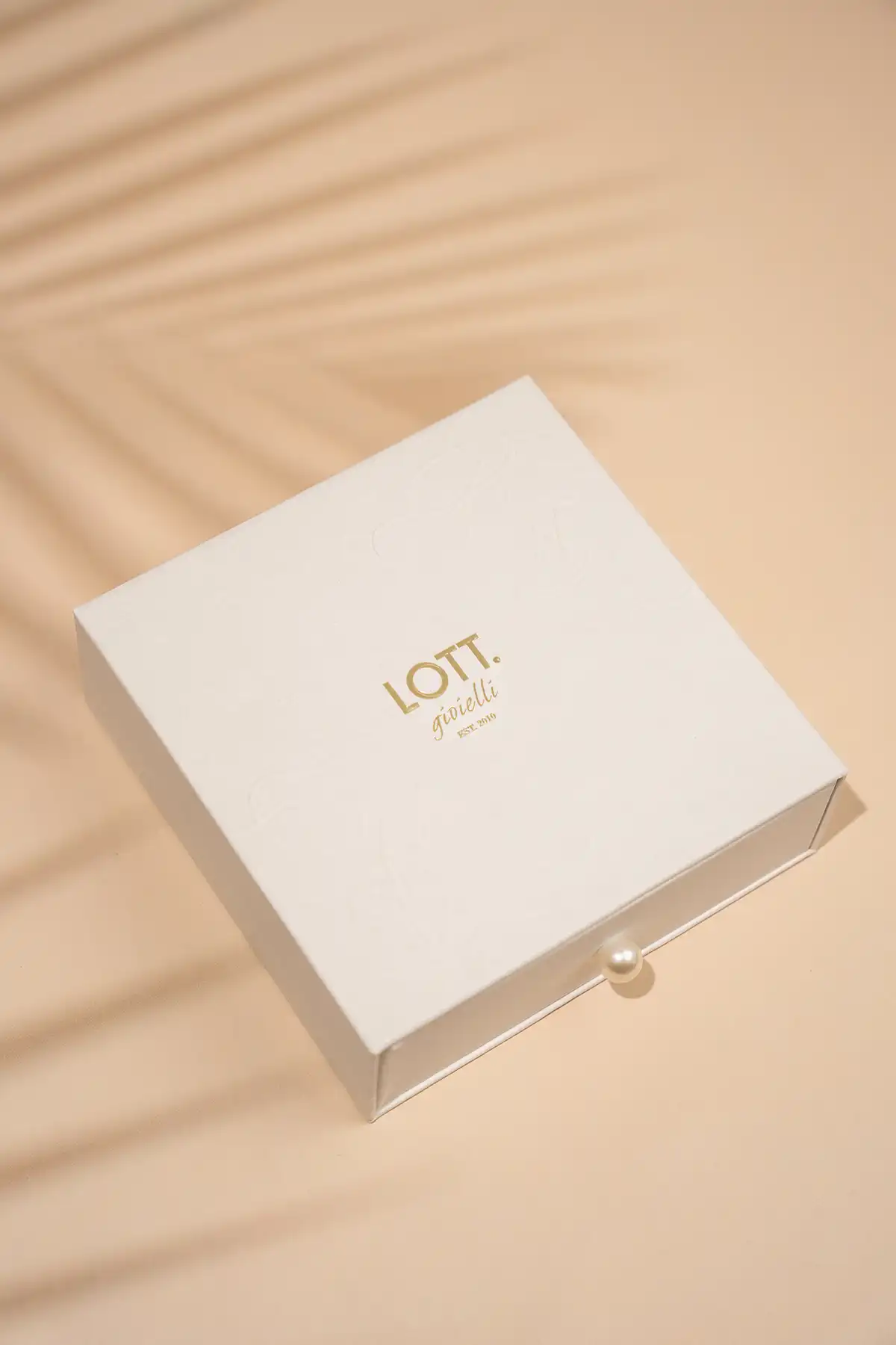 Extra luxury gift packaging white pearl