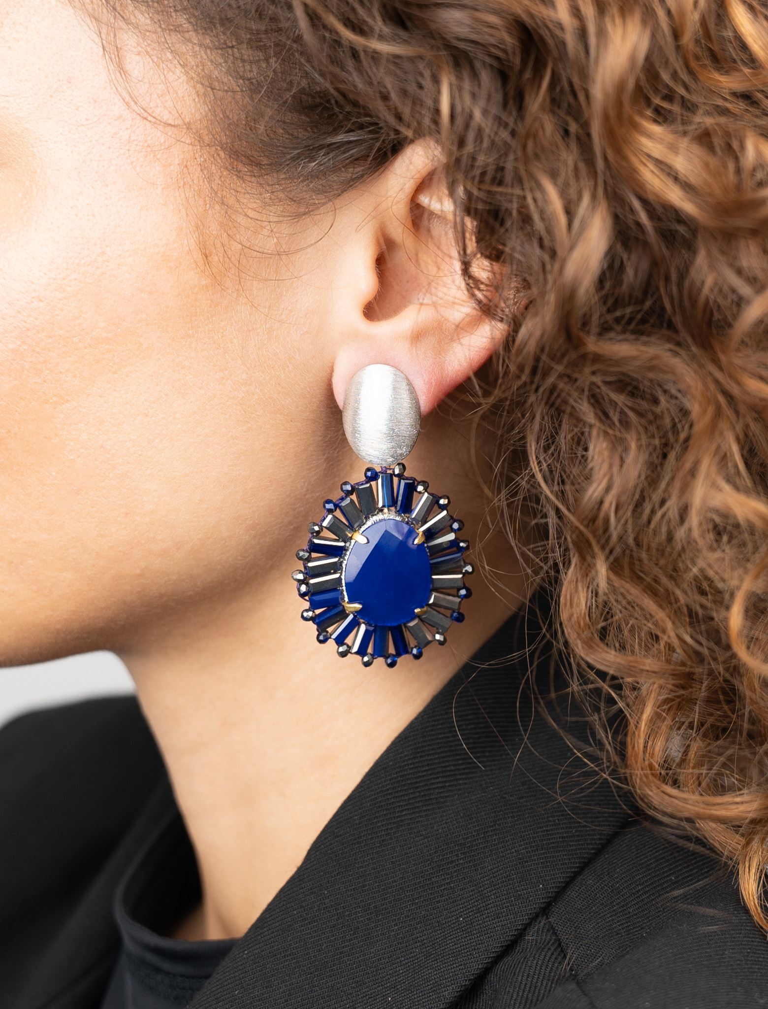 Blauwe Zilverkleurige Oorbellen Ovaal Met Steen Slott-theme.productDescriptionPage.SEO.byTheBrand