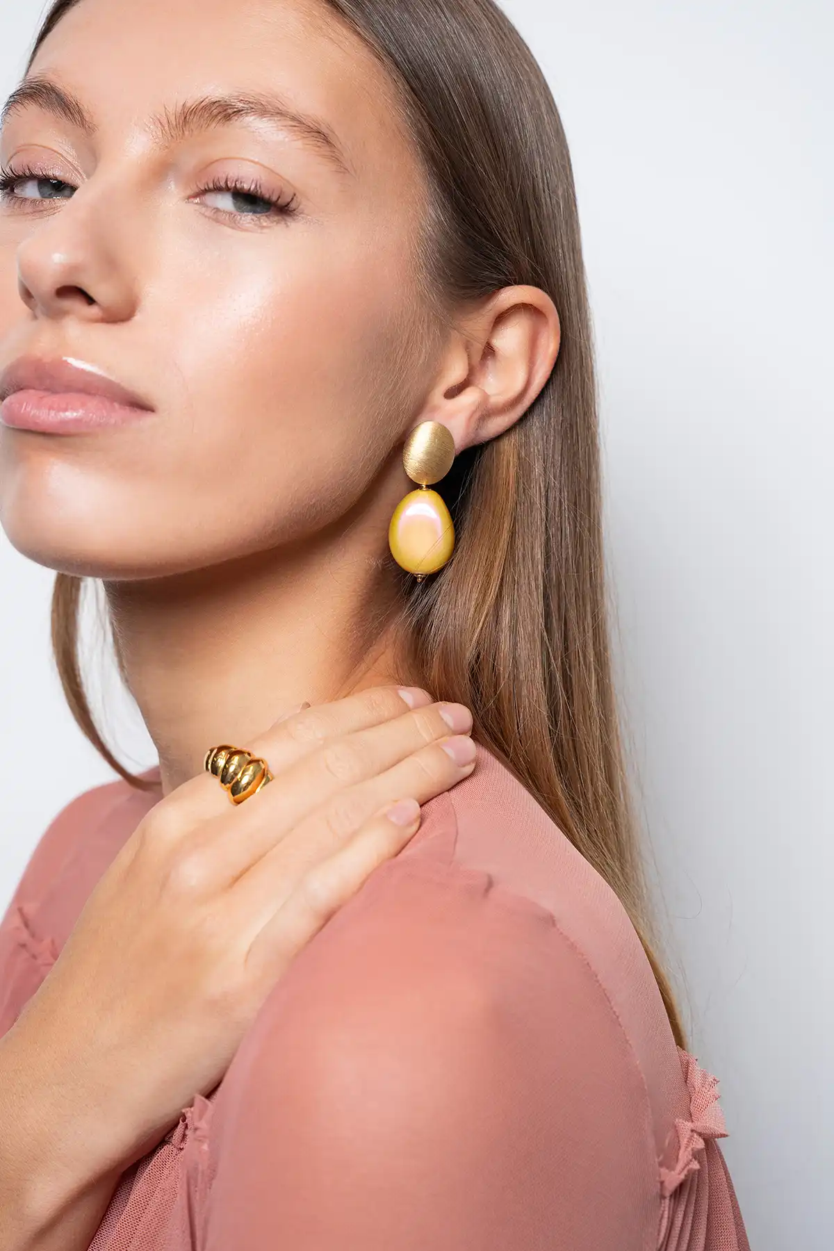 Metallic Mustard Oorbellen Amber Squeezed Drop