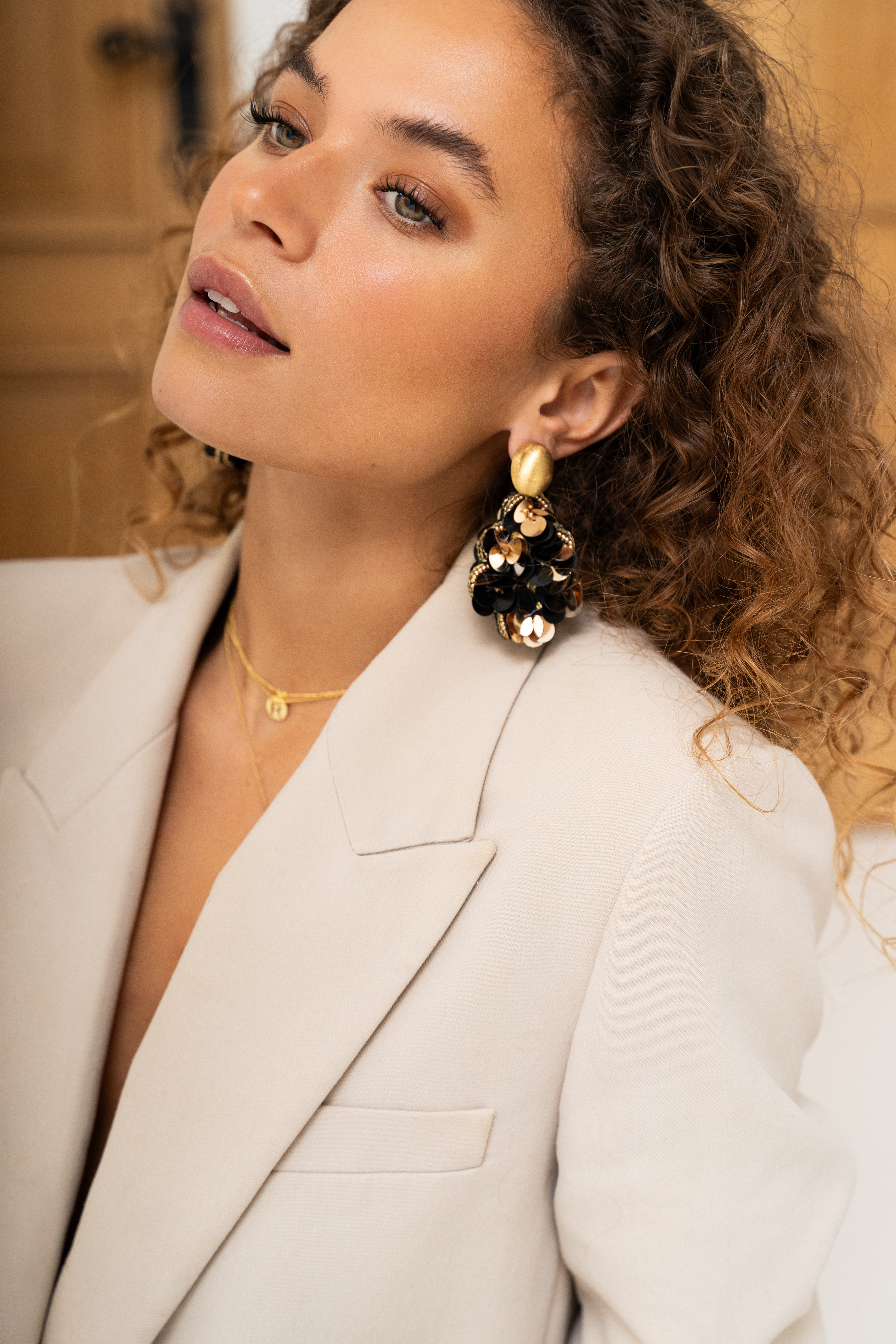 Sequin Oorbellen Zwart Goud Laure Druppel Llott-theme.productDescriptionPage.SEO.byTheBrand
