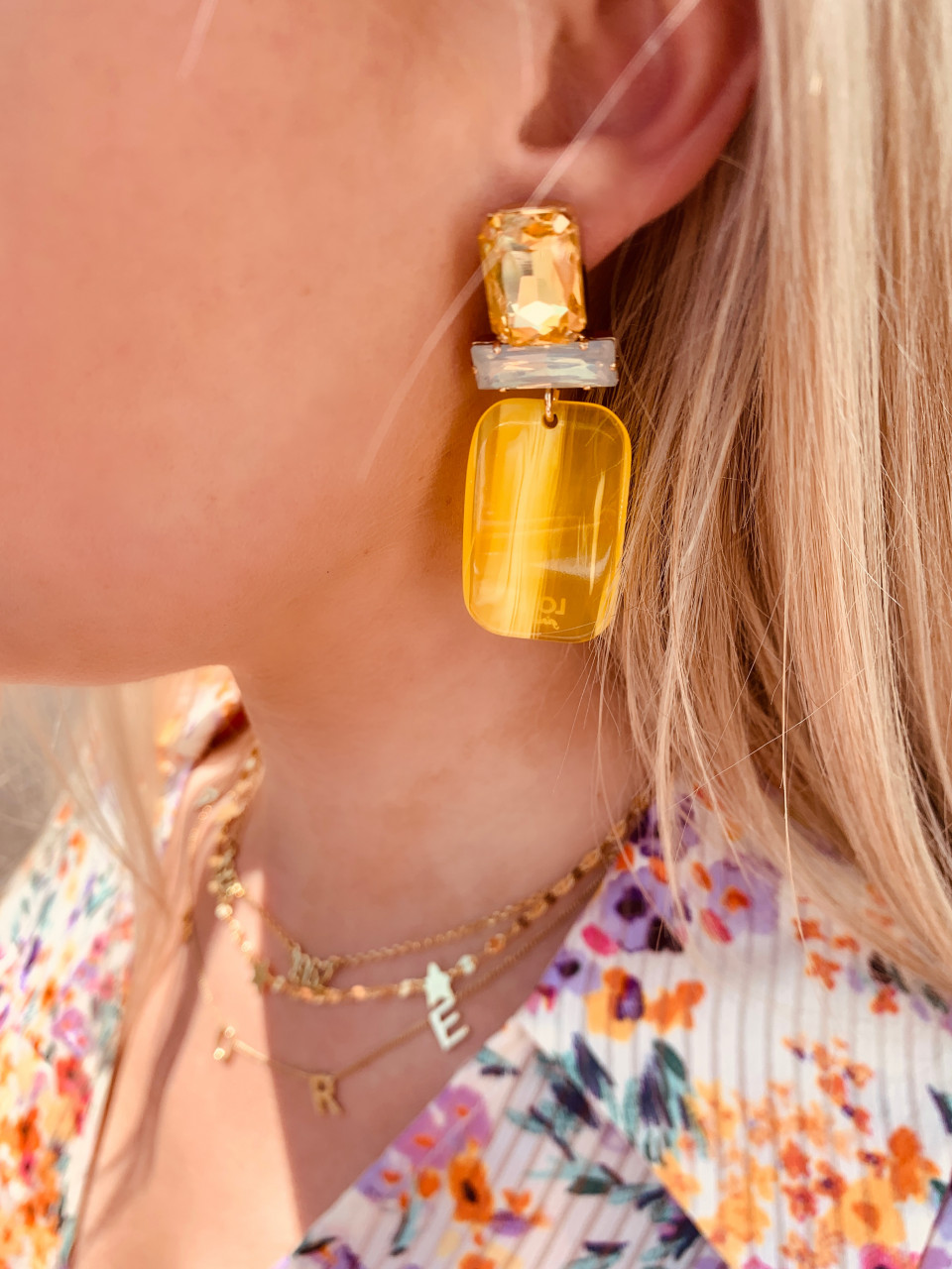 Abigail resin rectangle M yellow earrings