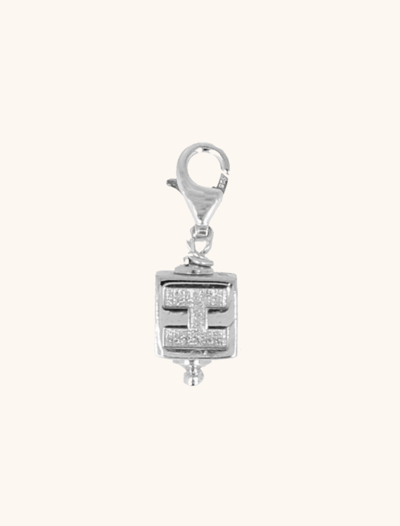 Zilveren initial cube pendant