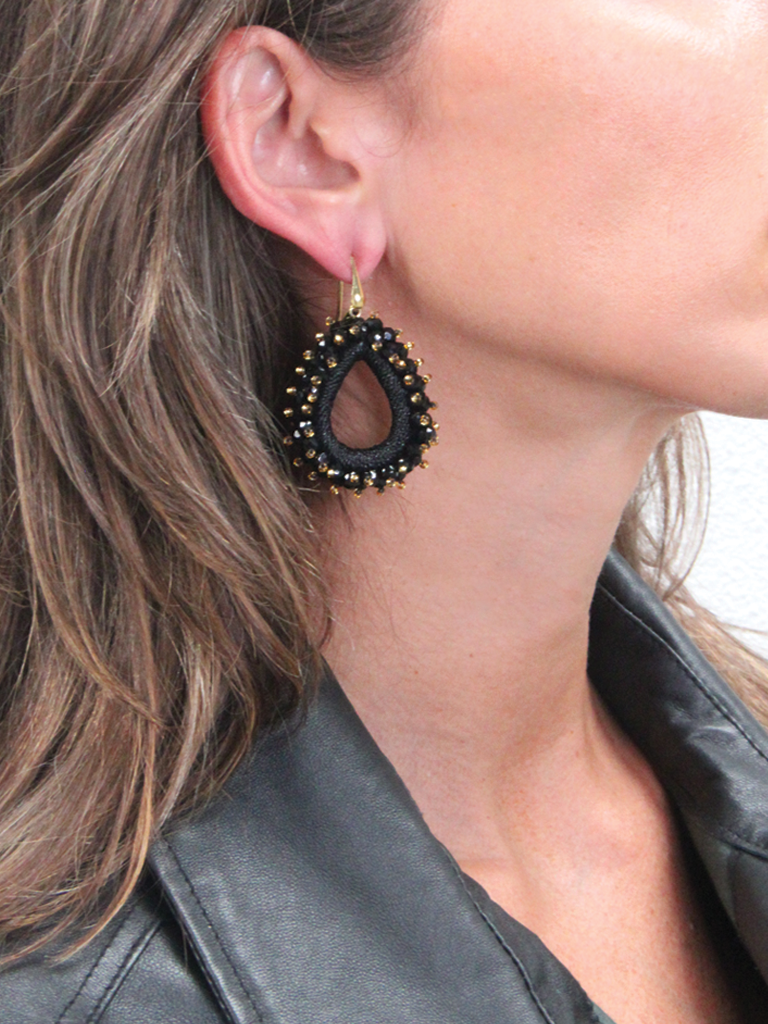 Carina Zwarte oorbellen Urchin Drop M