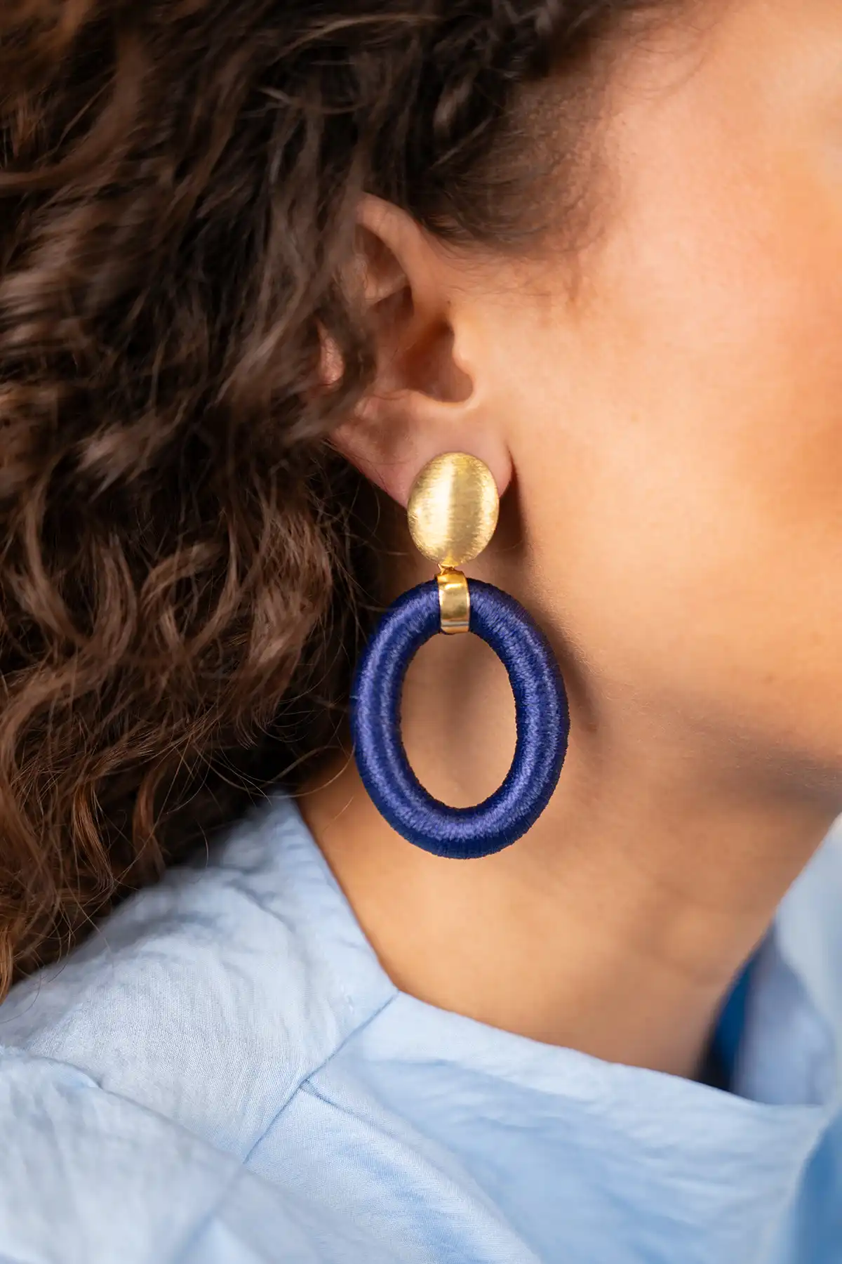 Blauwe Oorbellen Faye Oval with Bead Threated 