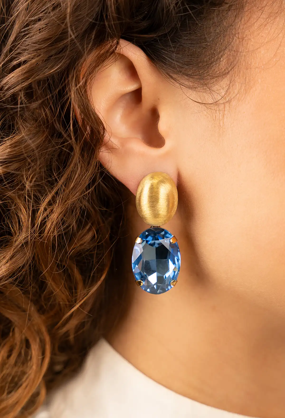 Blauwe oorbellen strass ovaal L