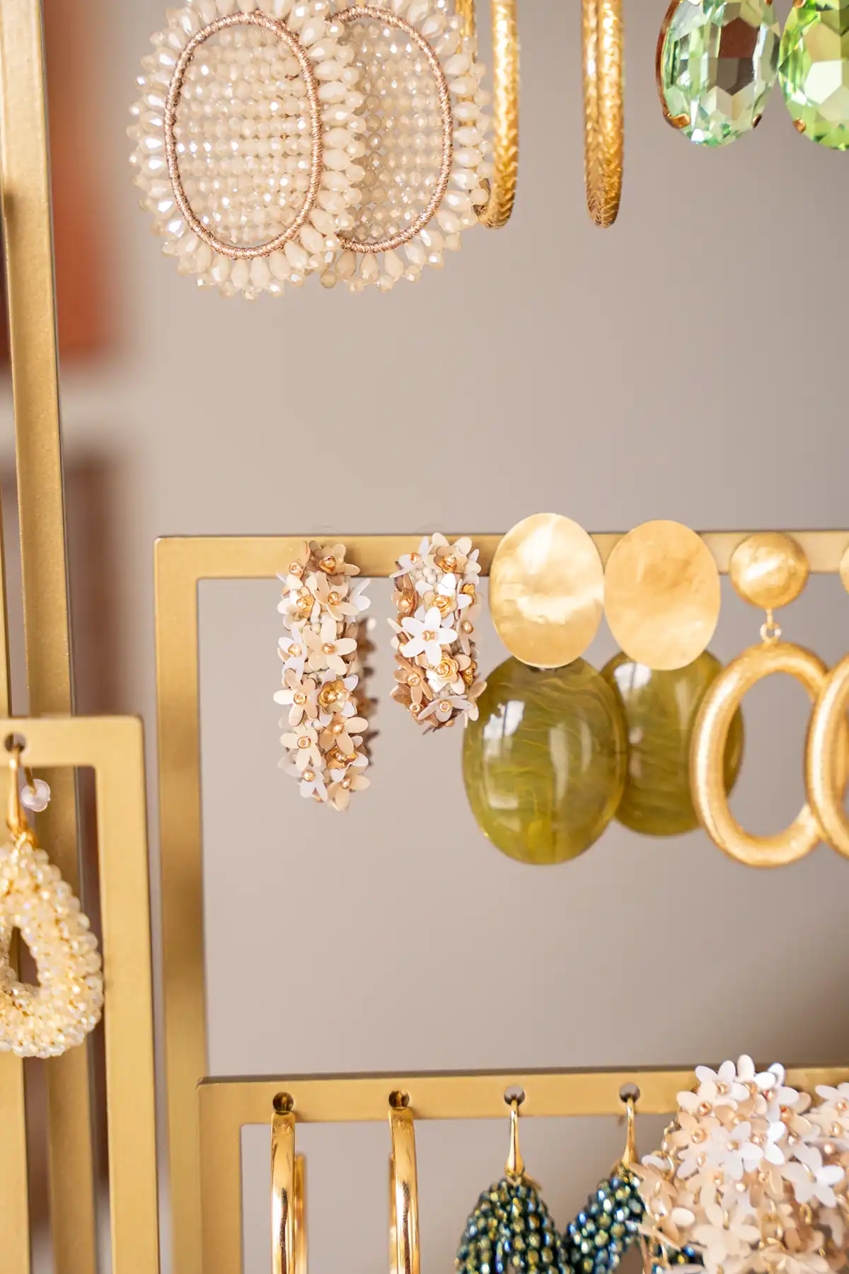Mixed Gouden Sequin Flower Creool Oorbellen Mlott-theme.productDescriptionPage.SEO.byTheBrand