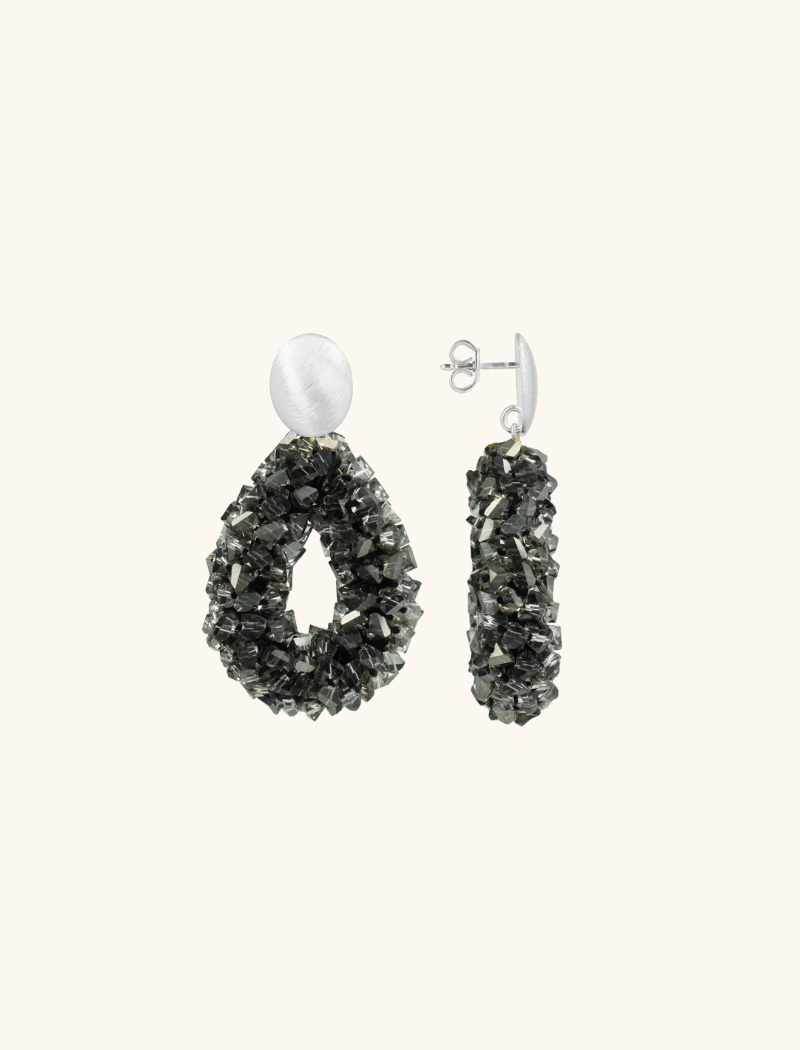 Frosty Grijze Oorbellen Marieke Druppel S Rawlott-theme.productDescriptionPage.SEO.byTheBrand