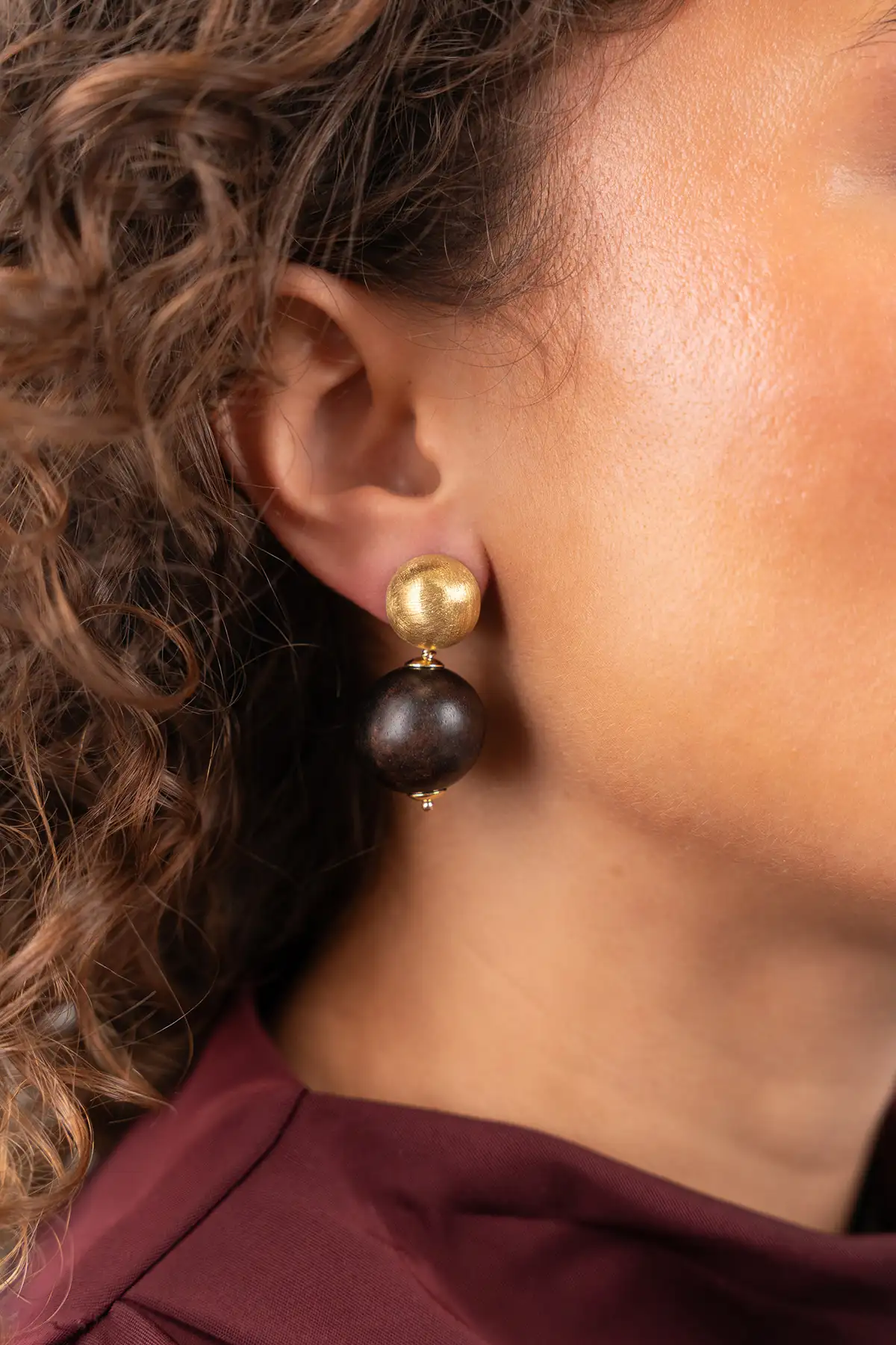 Bruine Oorbellen Globe M Ebony Oona