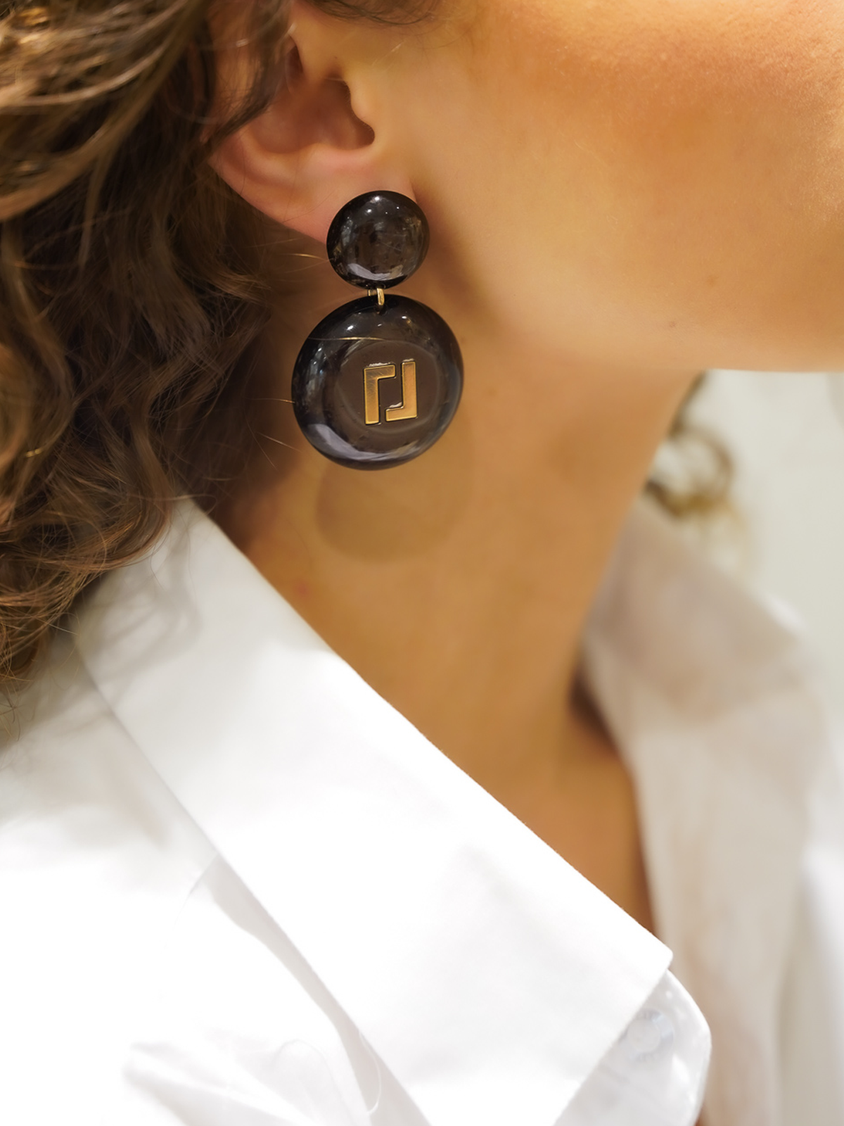 Marble Bruine Oorbellen Larissa Logo Small