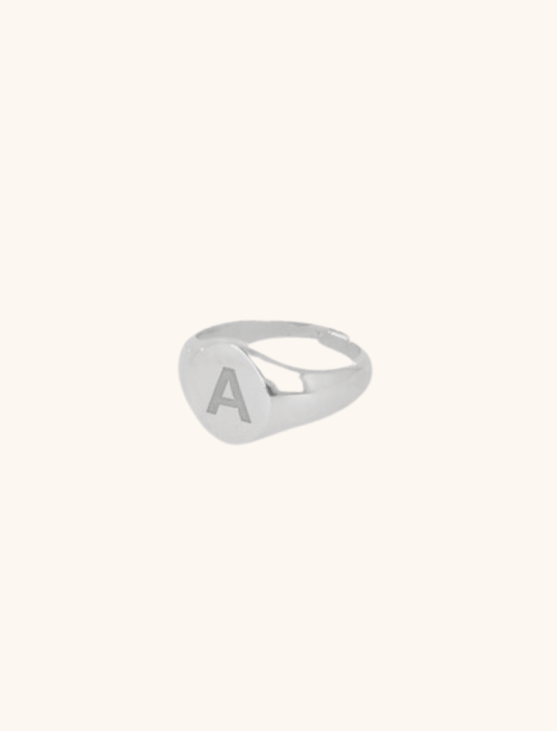 Zilveren Ring Initial Seallott-theme.productDescriptionPage.SEO.byTheBrand