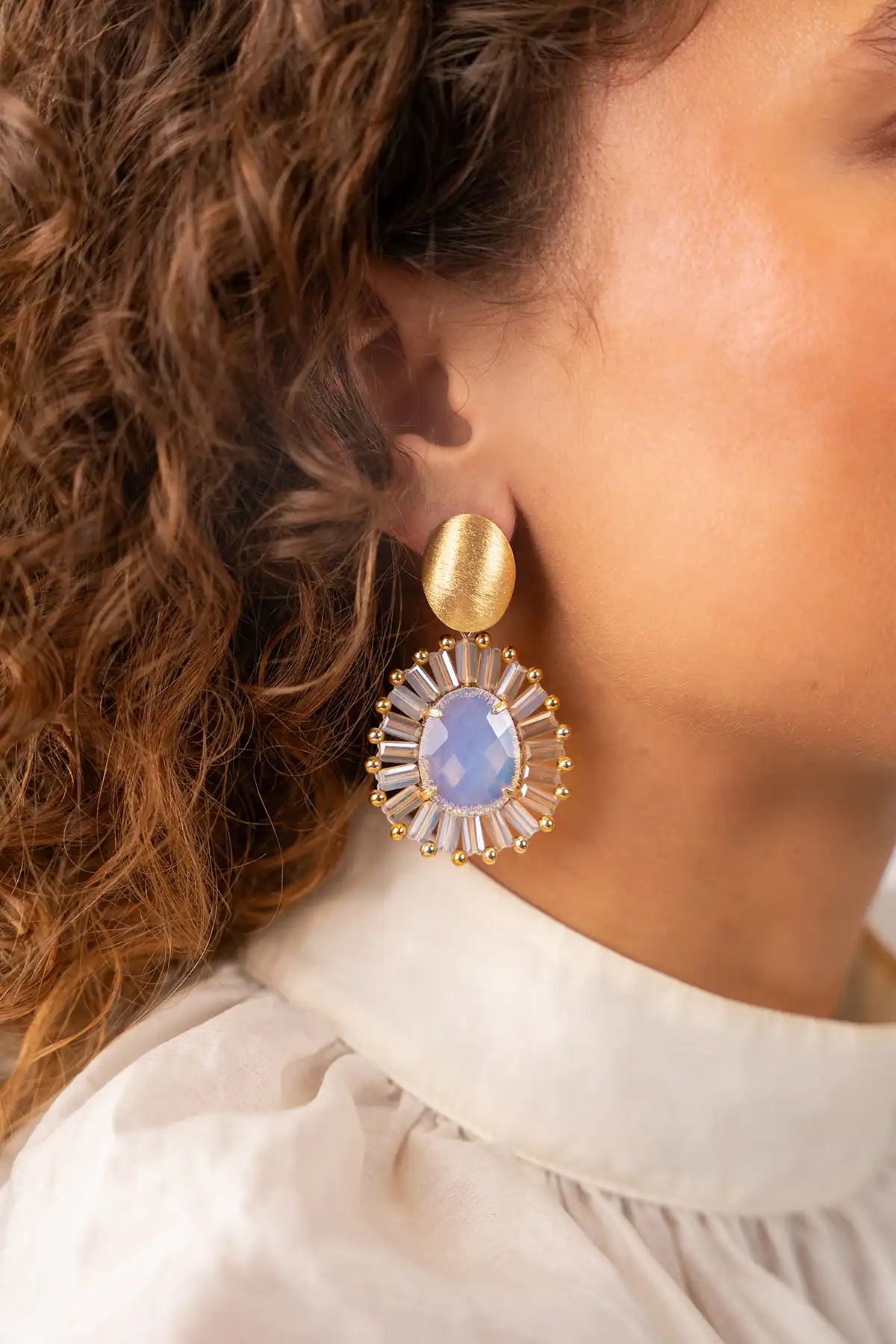 Frosty Witgoud Ovale Oorbellen Esmee Met Flat Beads en Steen Slott-theme.productDescriptionPage.SEO.byTheBrand
