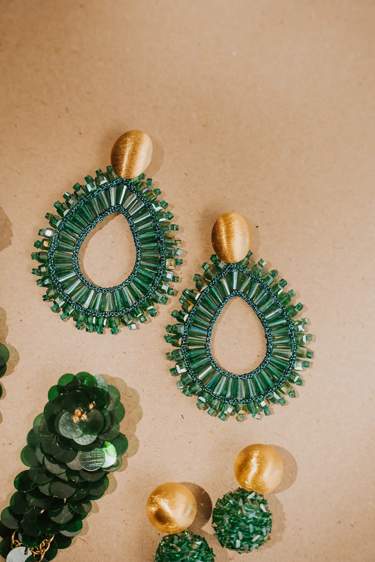 Smaragd Groene Oorbellen Maureen Open Drop Flat Double Stoneslott-theme.productDescriptionPage.SEO.byTheBrand