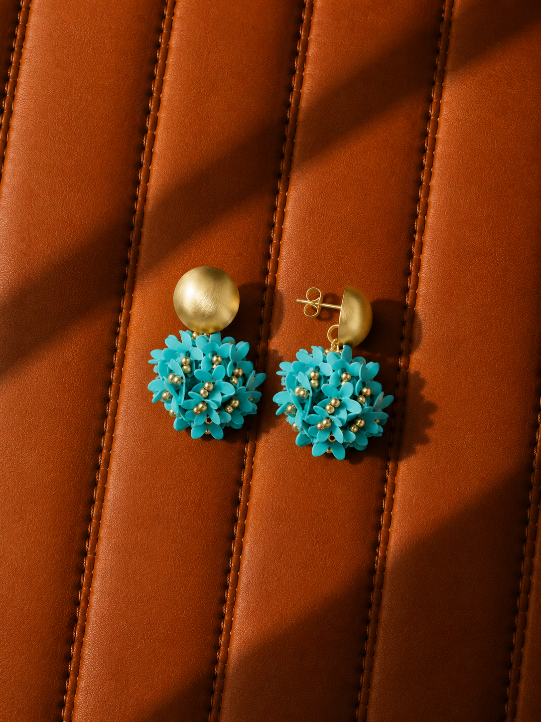 Blauwe oorbellen Daisy globe S