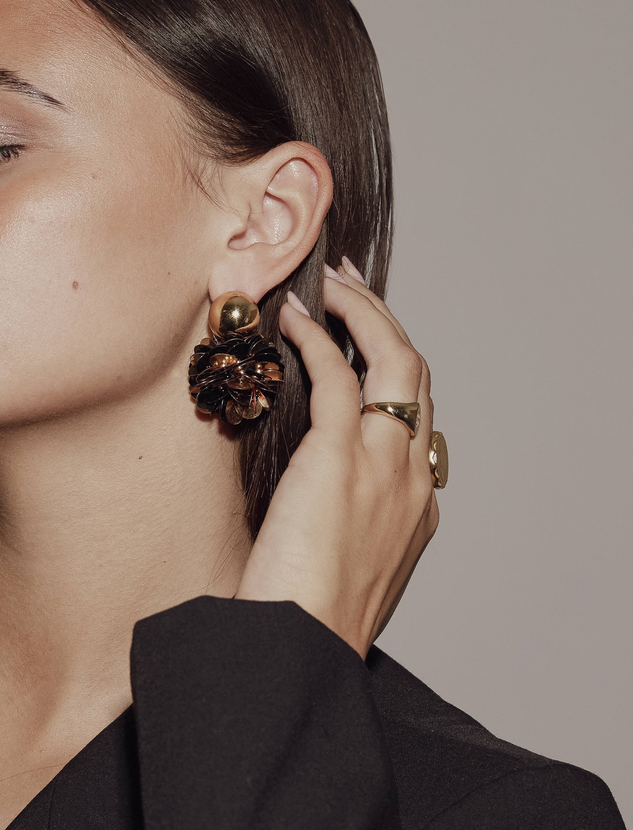 Sequin Oorbellen Zwart Goud Vlinder Ovaal M Strass