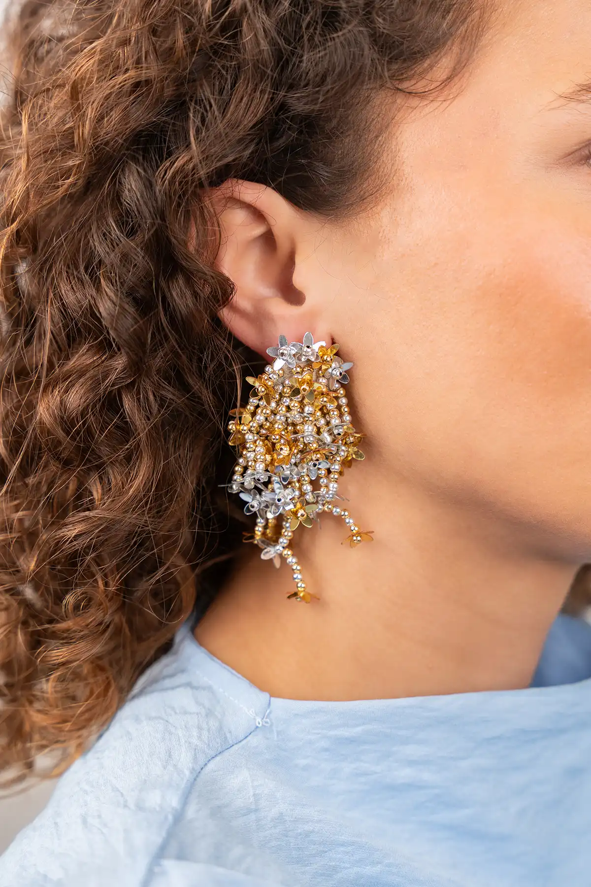 Goud/Zilverkleurige Oorbellen Lilly Flower Strings M
