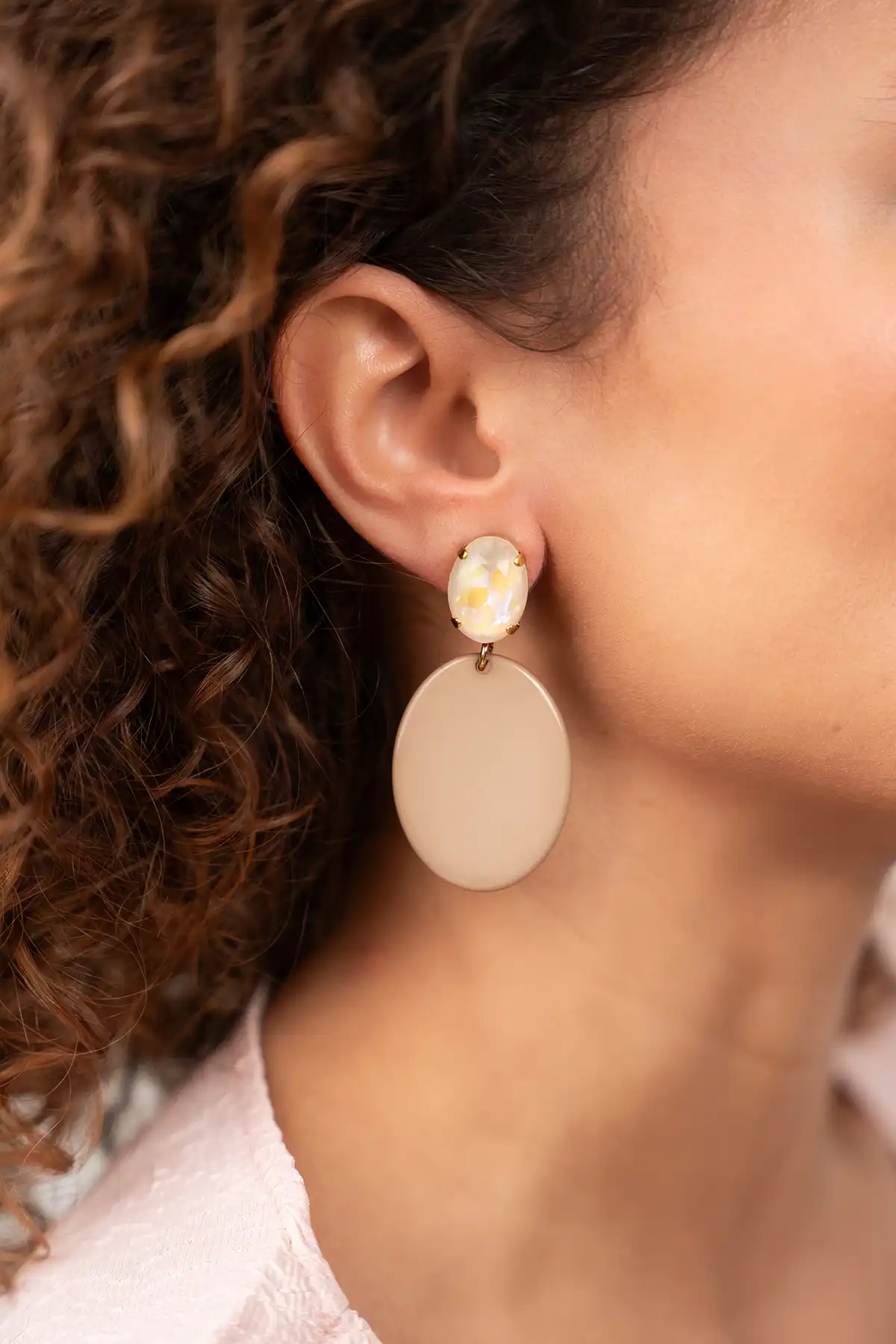 Taupe Earrings Isabella Oval S  lott-theme.productDescriptionPage.SEO.byTheBrand