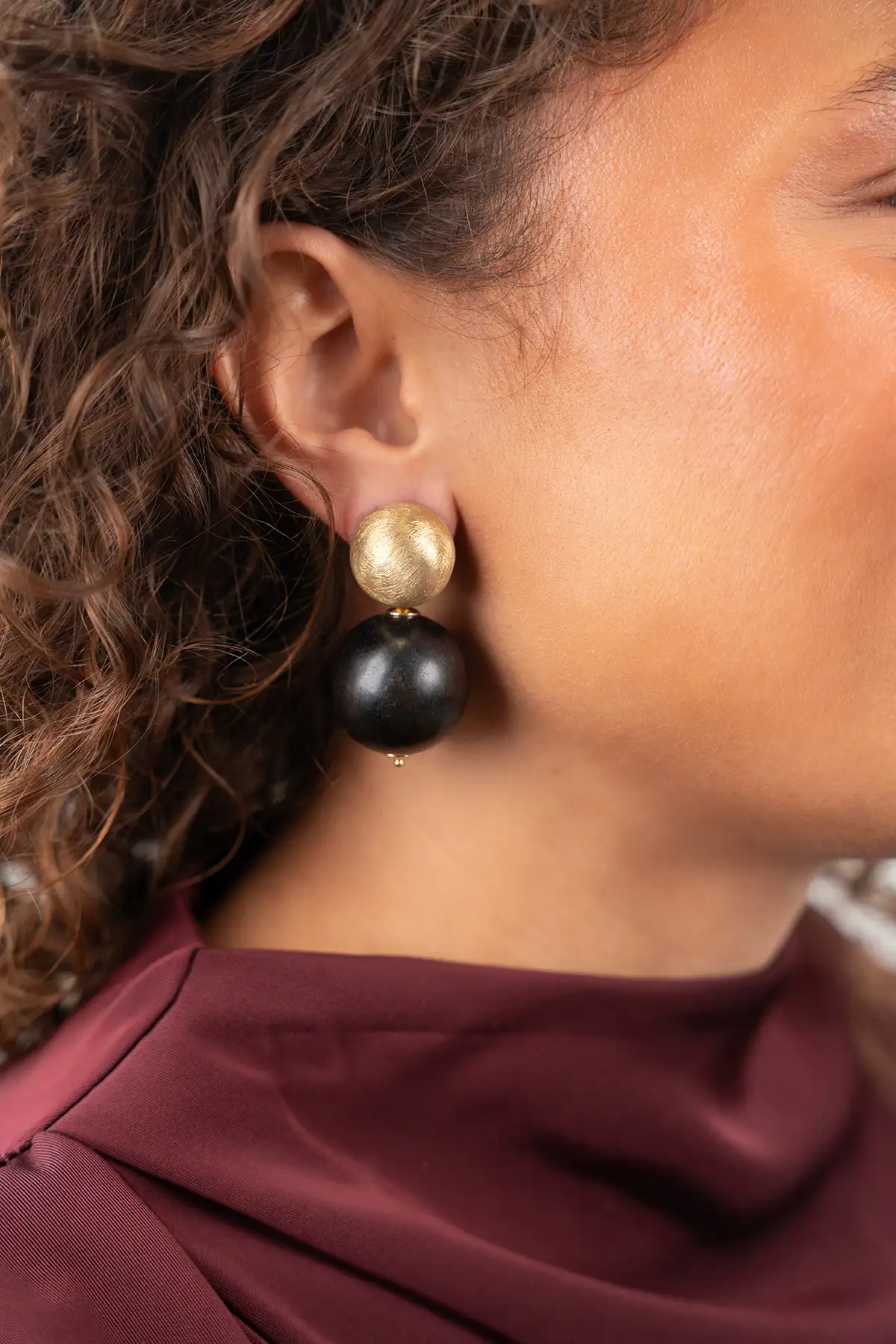 Bruine Oorbellen Globe L Ebony Oona