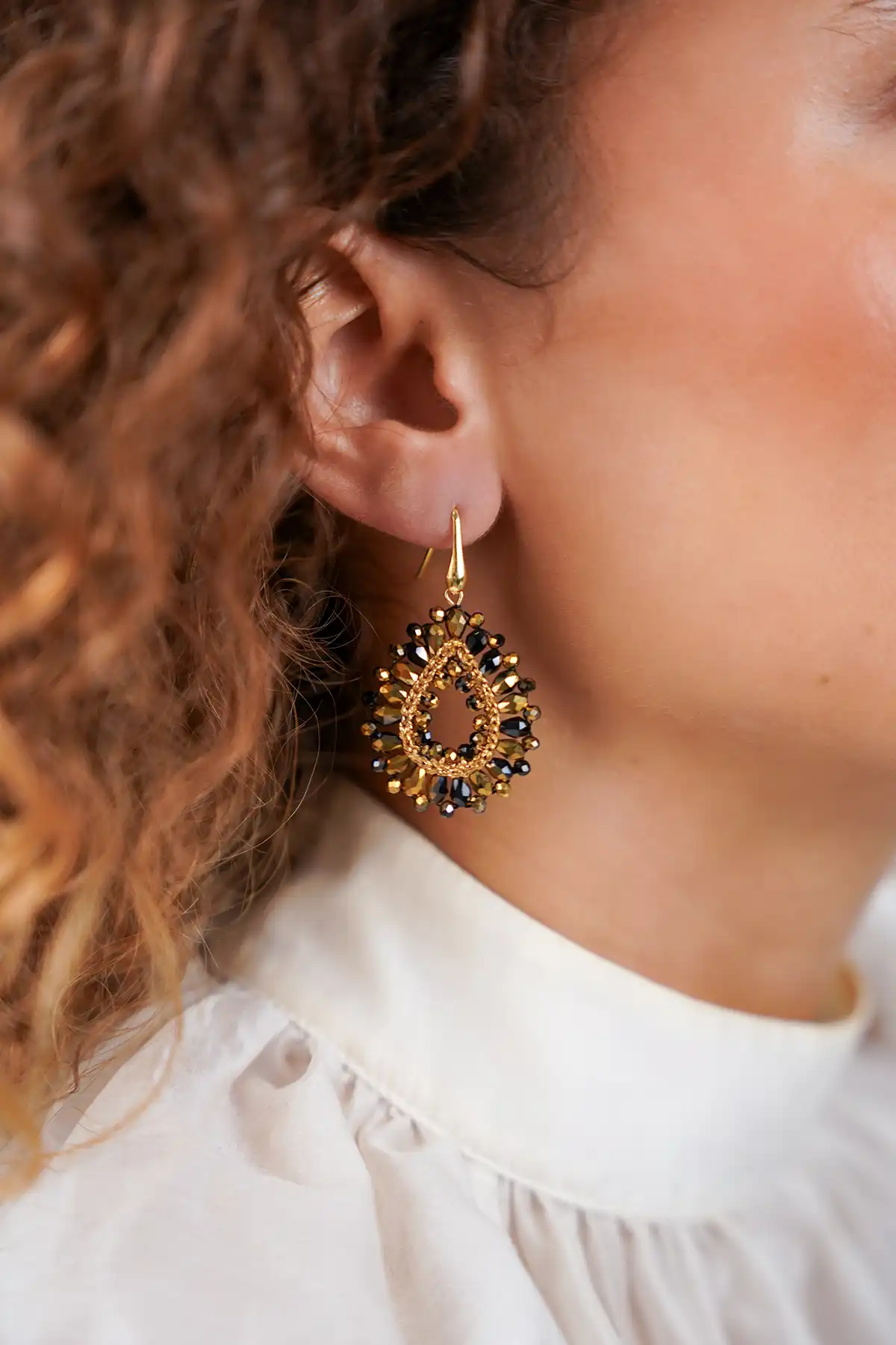 Gold-coloured Earrings Robin Silk Drop Slott-theme.productDescriptionPage.SEO.byTheBrand