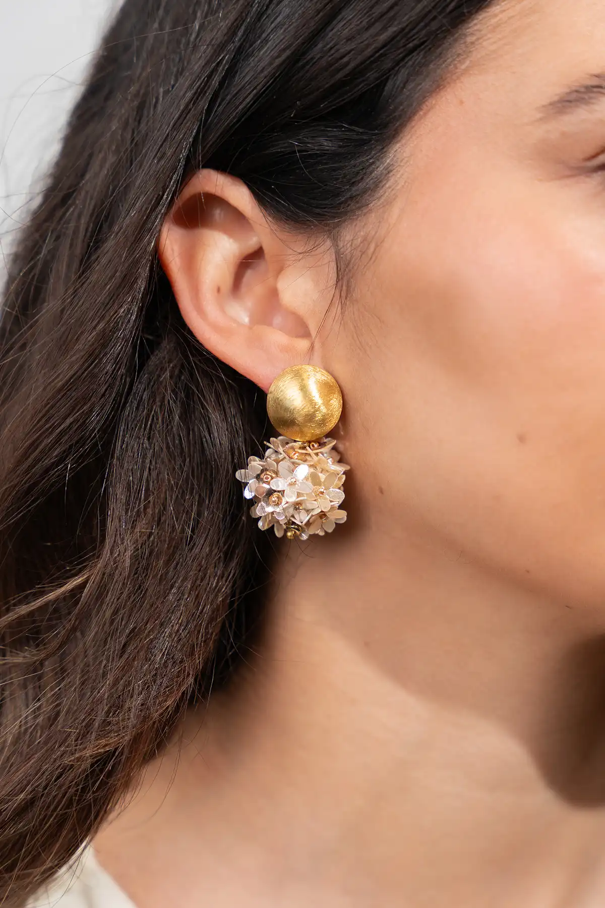 Beige Gold Earrings Daisy Globe M Flower