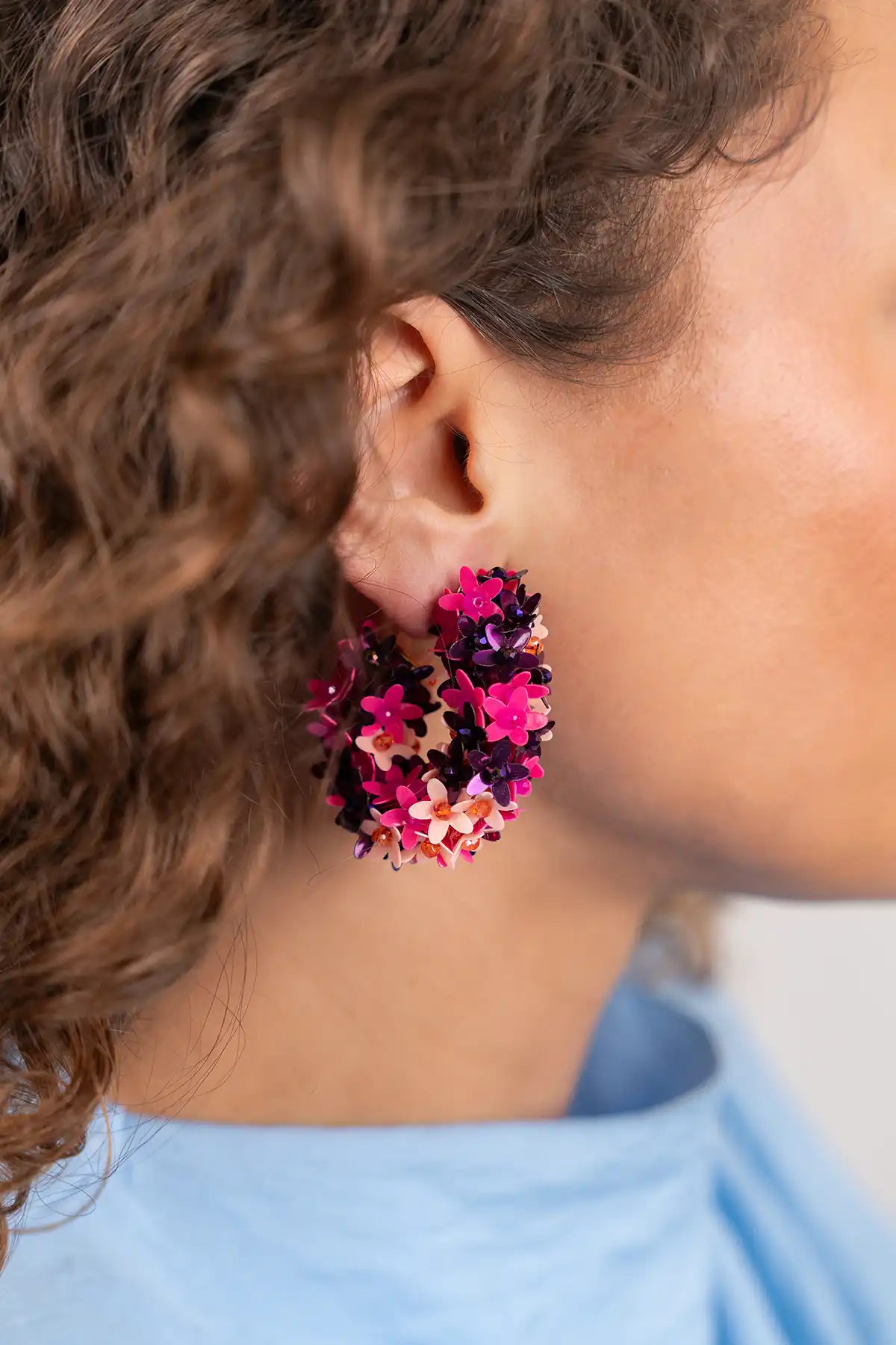 Fuchsia Oorbellen Aila Sequin Oval Flower Creole L