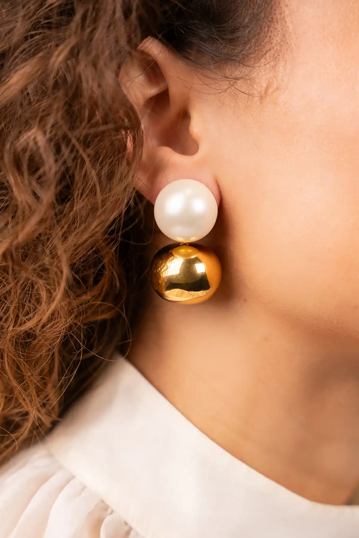 Gold Pearl Earrings Round Boldlott-theme.productDescriptionPage.SEO.byTheBrand