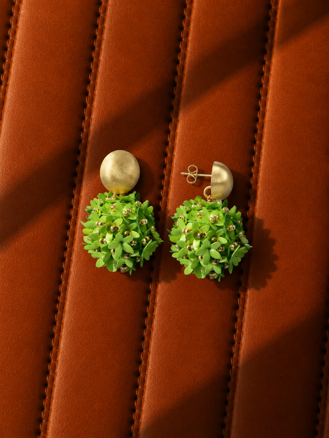 Lime oorbellen Daisy flower globe M