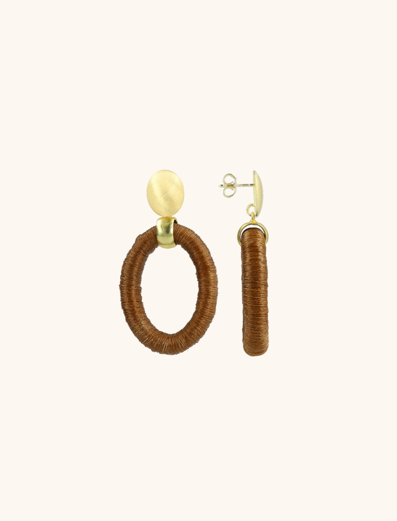Camel Bruine Oorbellen Faye Ovaal Bead Threated Slott-theme.productDescriptionPage.SEO.byTheBrand